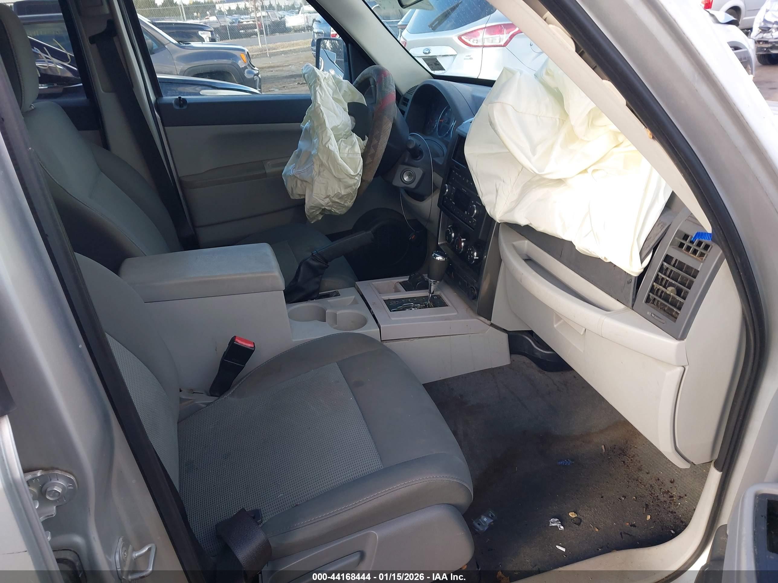 JEEP LIBERTY image 5