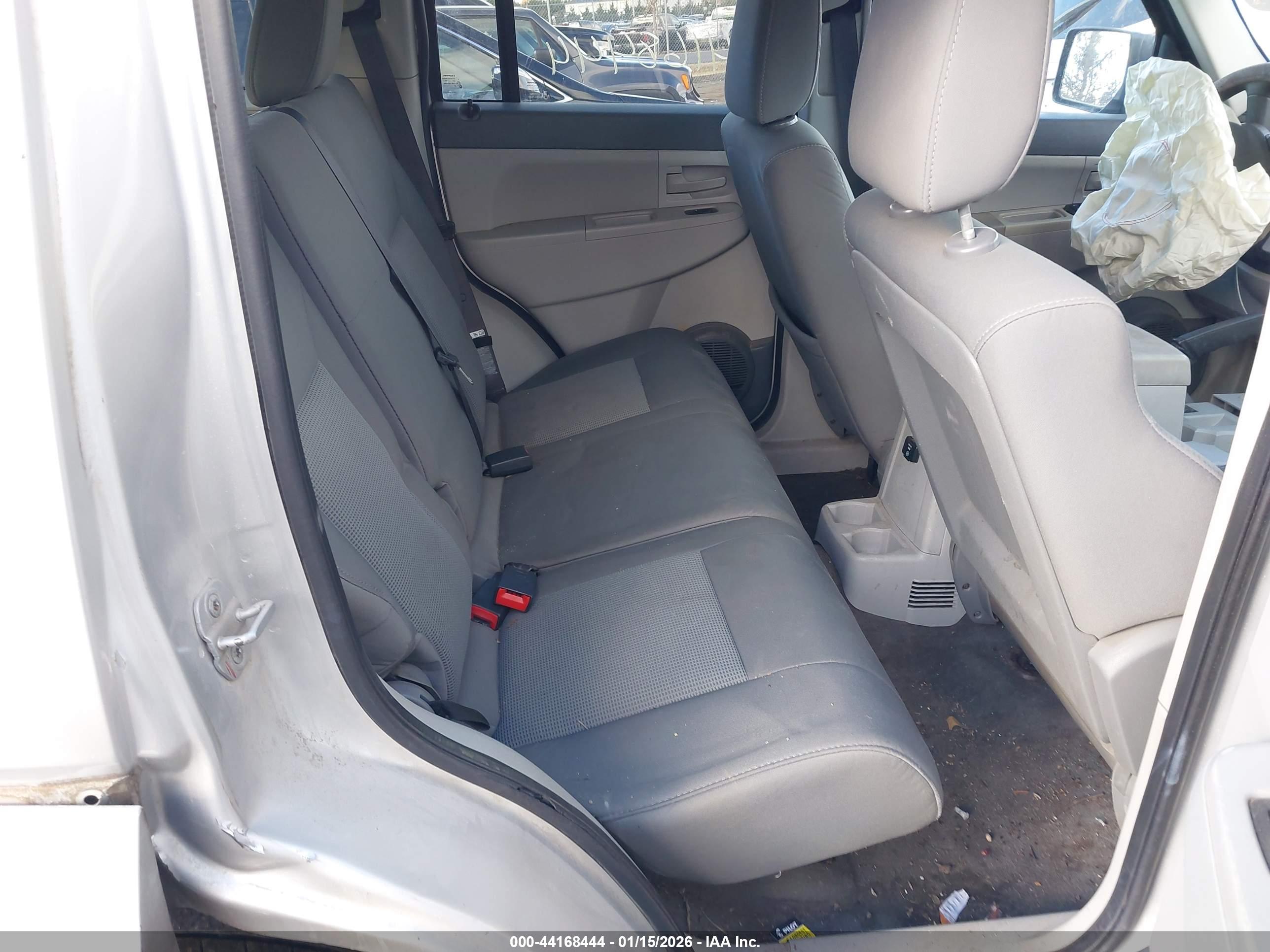 JEEP LIBERTY image 8