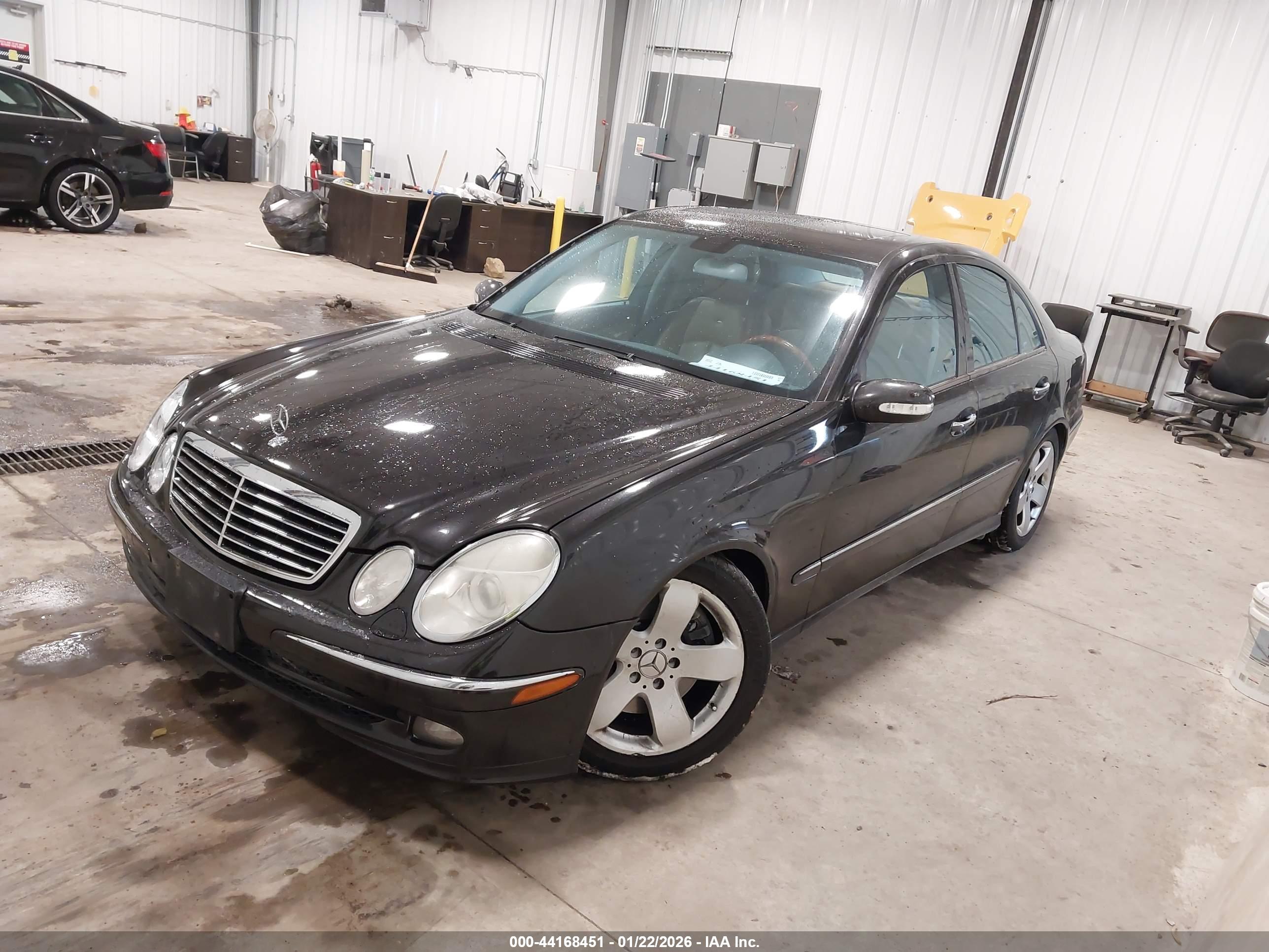 MERCEDES-BENZ E image 2