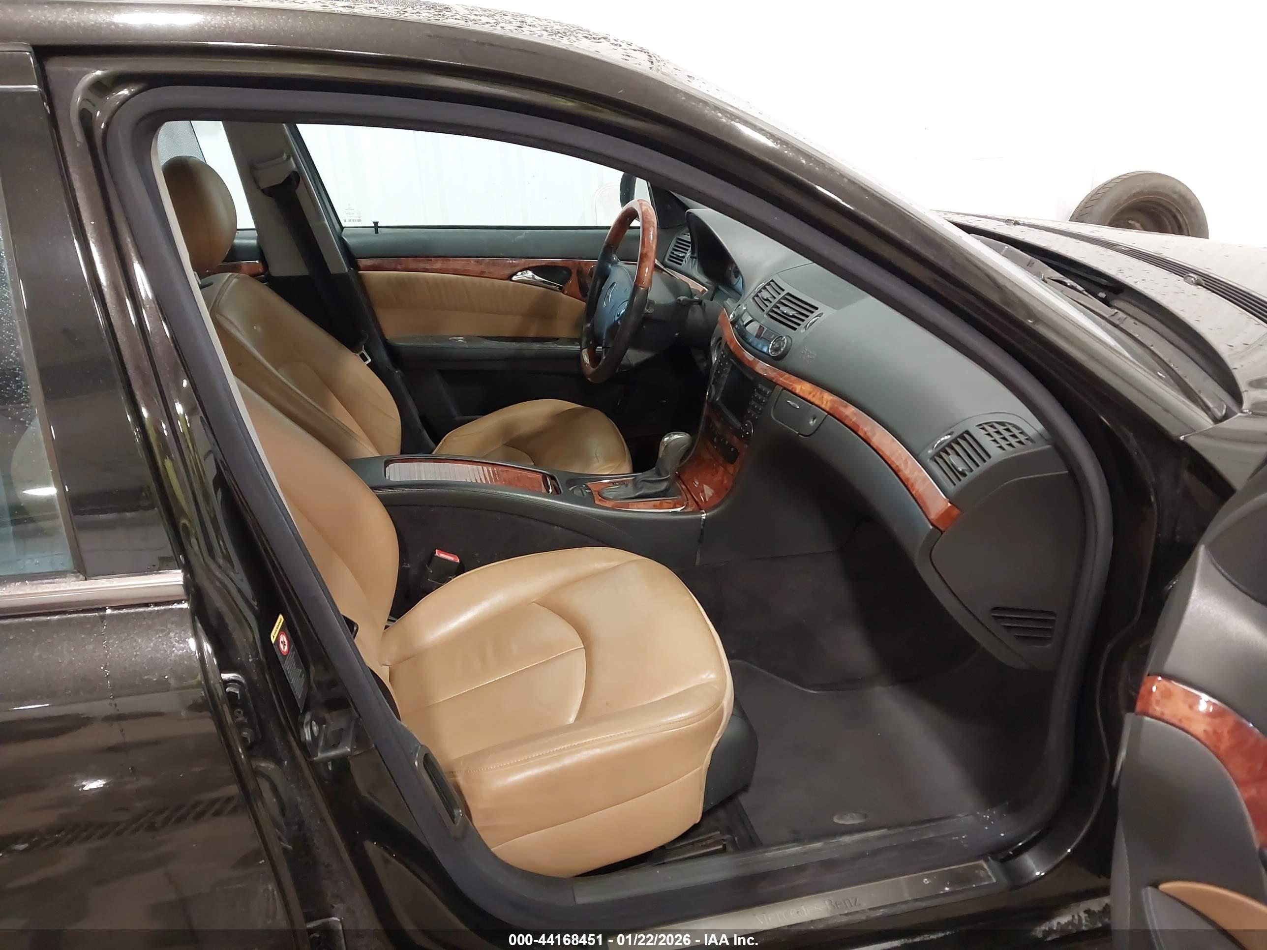 MERCEDES-BENZ E image 5