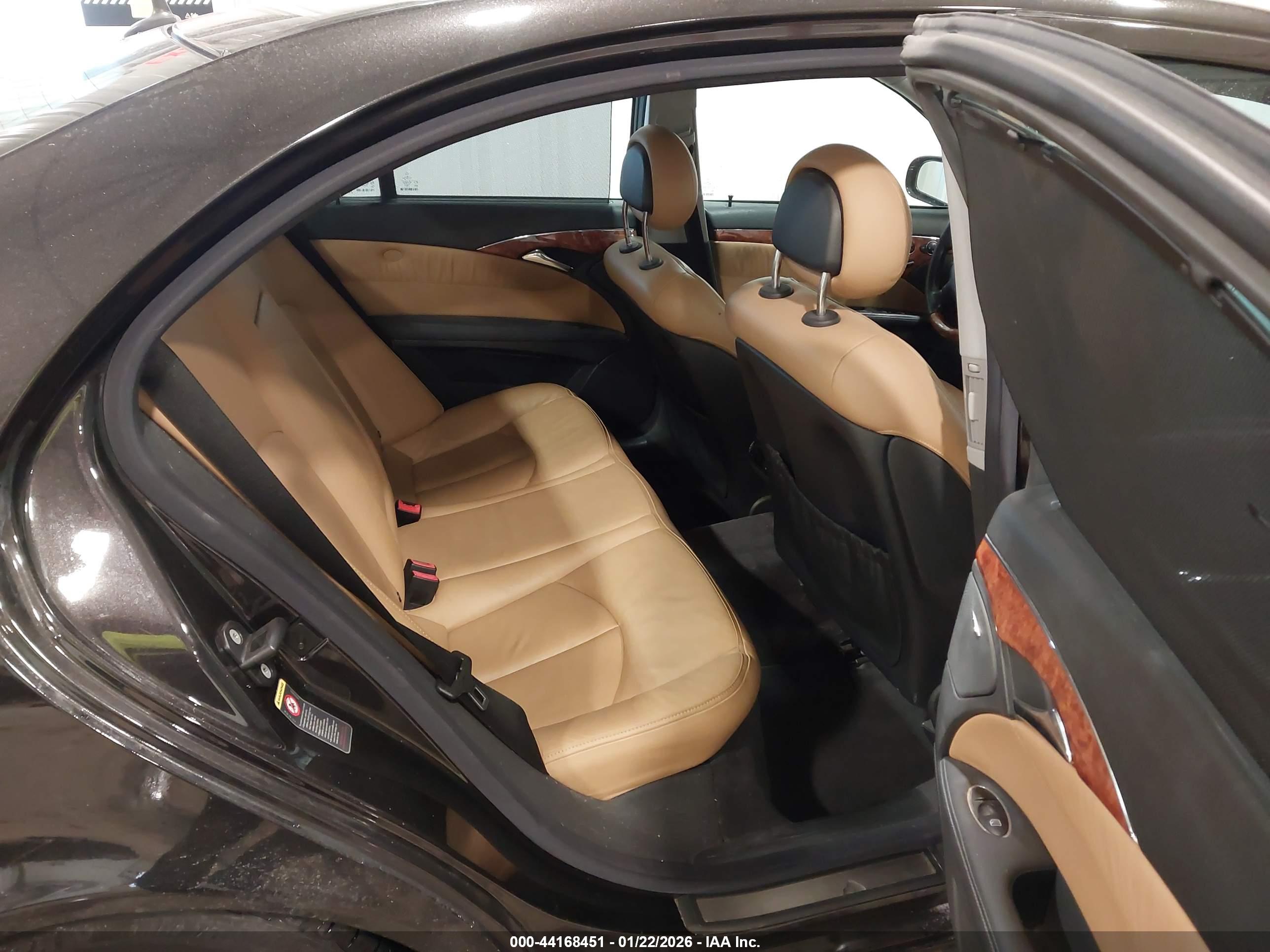 MERCEDES-BENZ E image 8