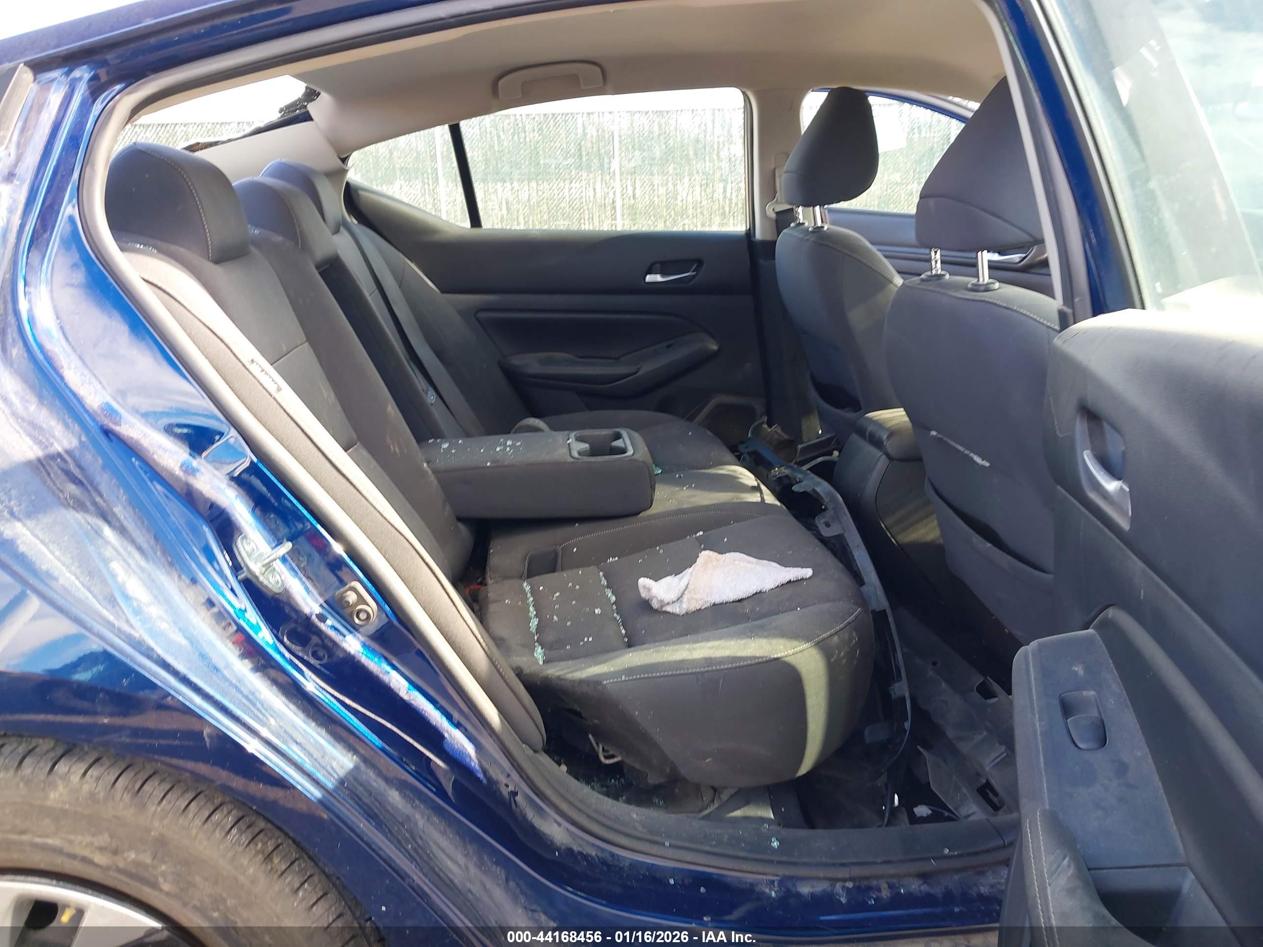 NISSAN ALTIMA image 8