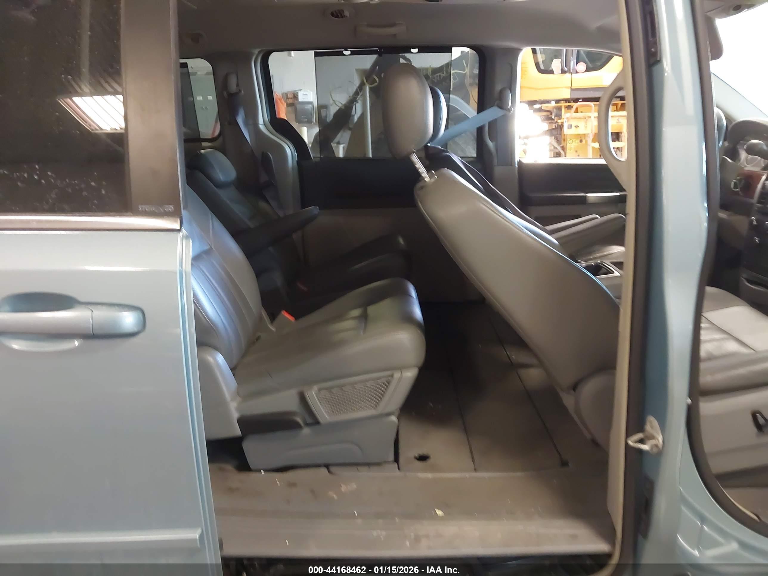 CHRYSLER TOWN image 8