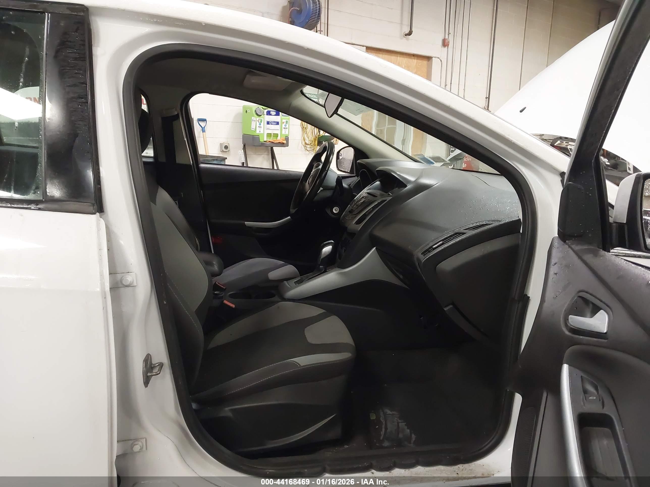 FORD FOCUS image 5