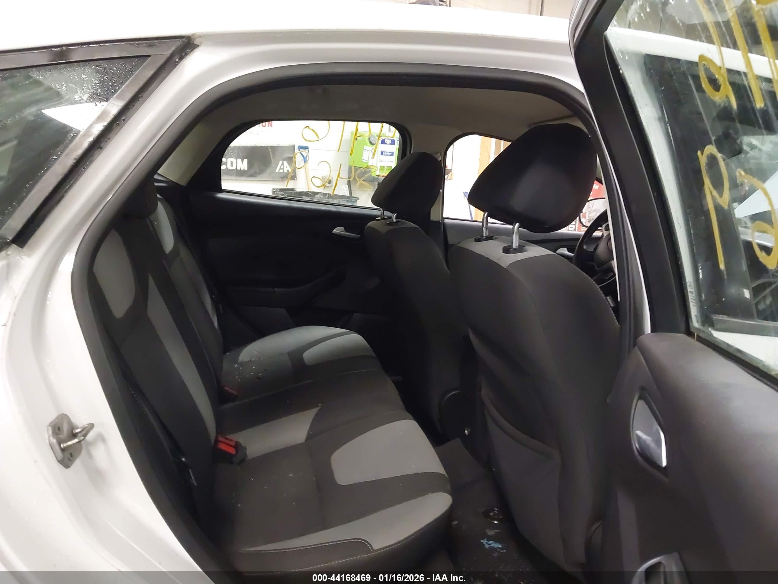 FORD FOCUS image 8