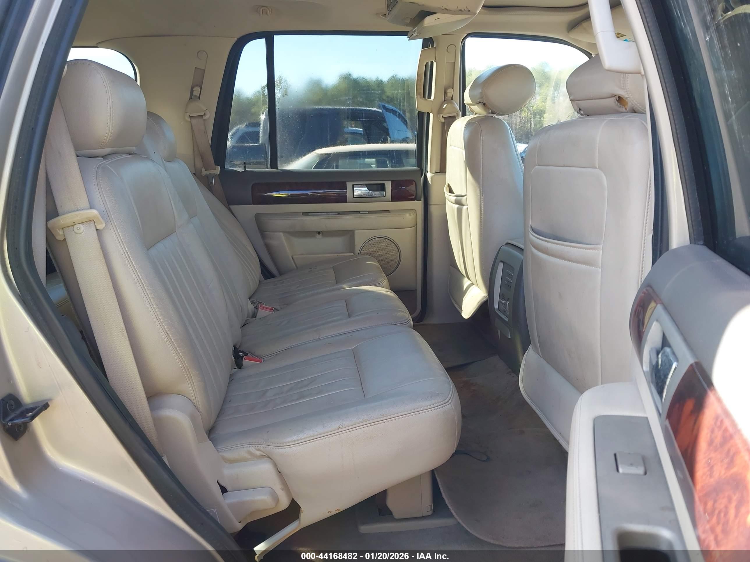 LINCOLN NAVIGATOR image 8