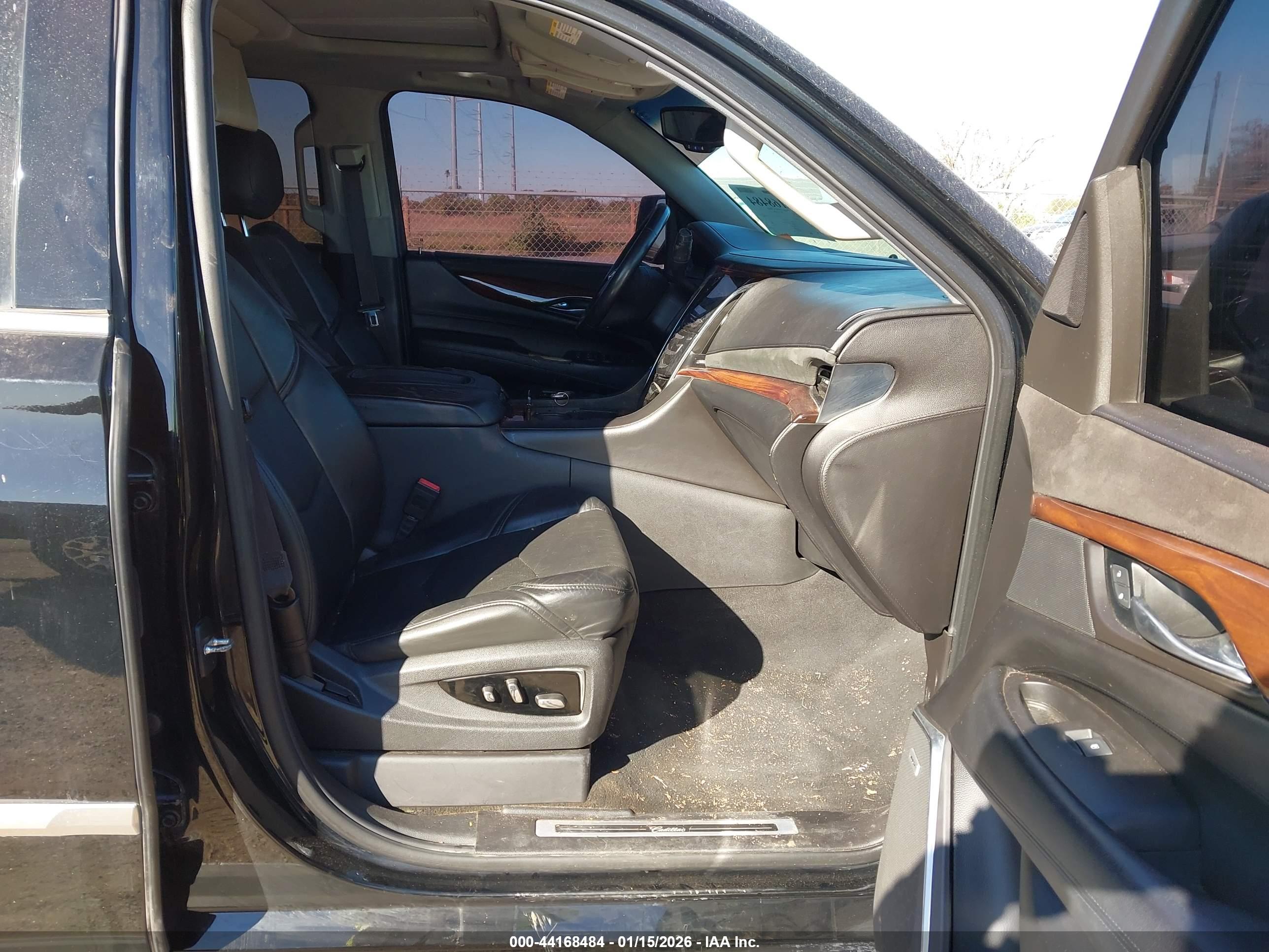 CADILLAC ESCALADE image 5