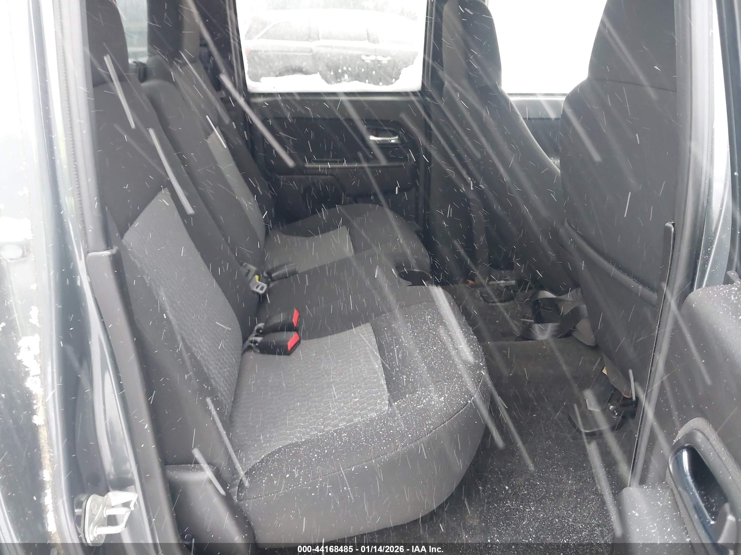 CHEVROLET COLORADO image 8
