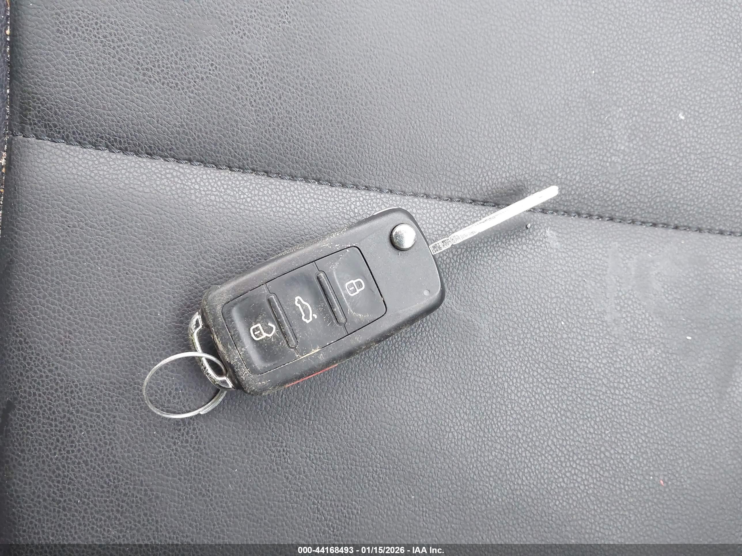 VOLKSWAGEN BEETLE image 11