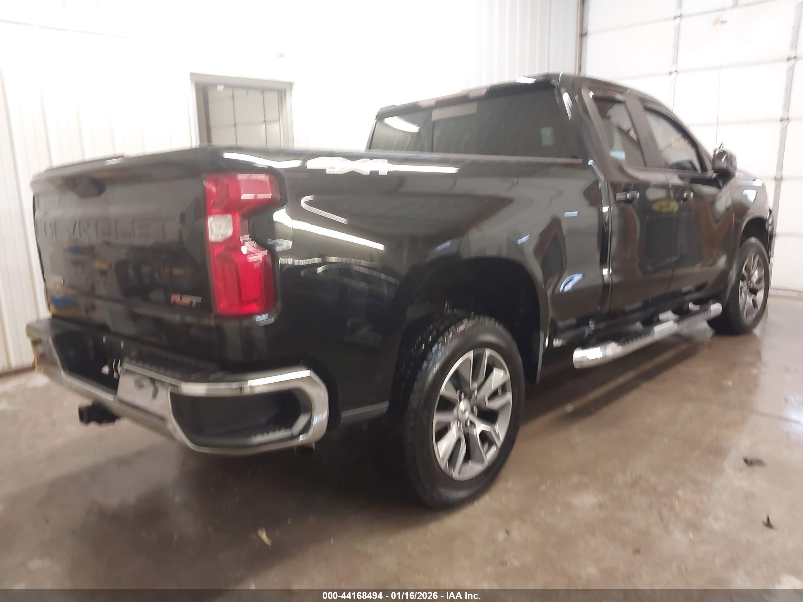 CHEVROLET SILVERADO image 4