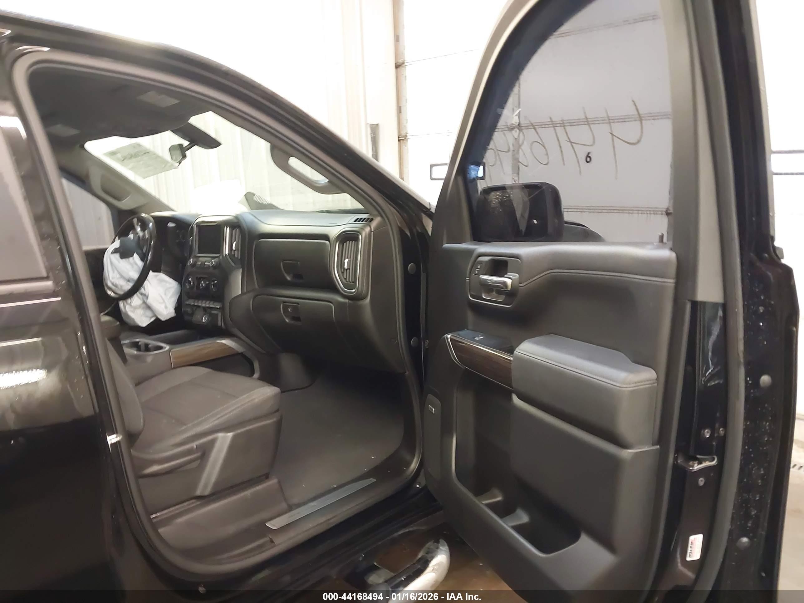 CHEVROLET SILVERADO image 5