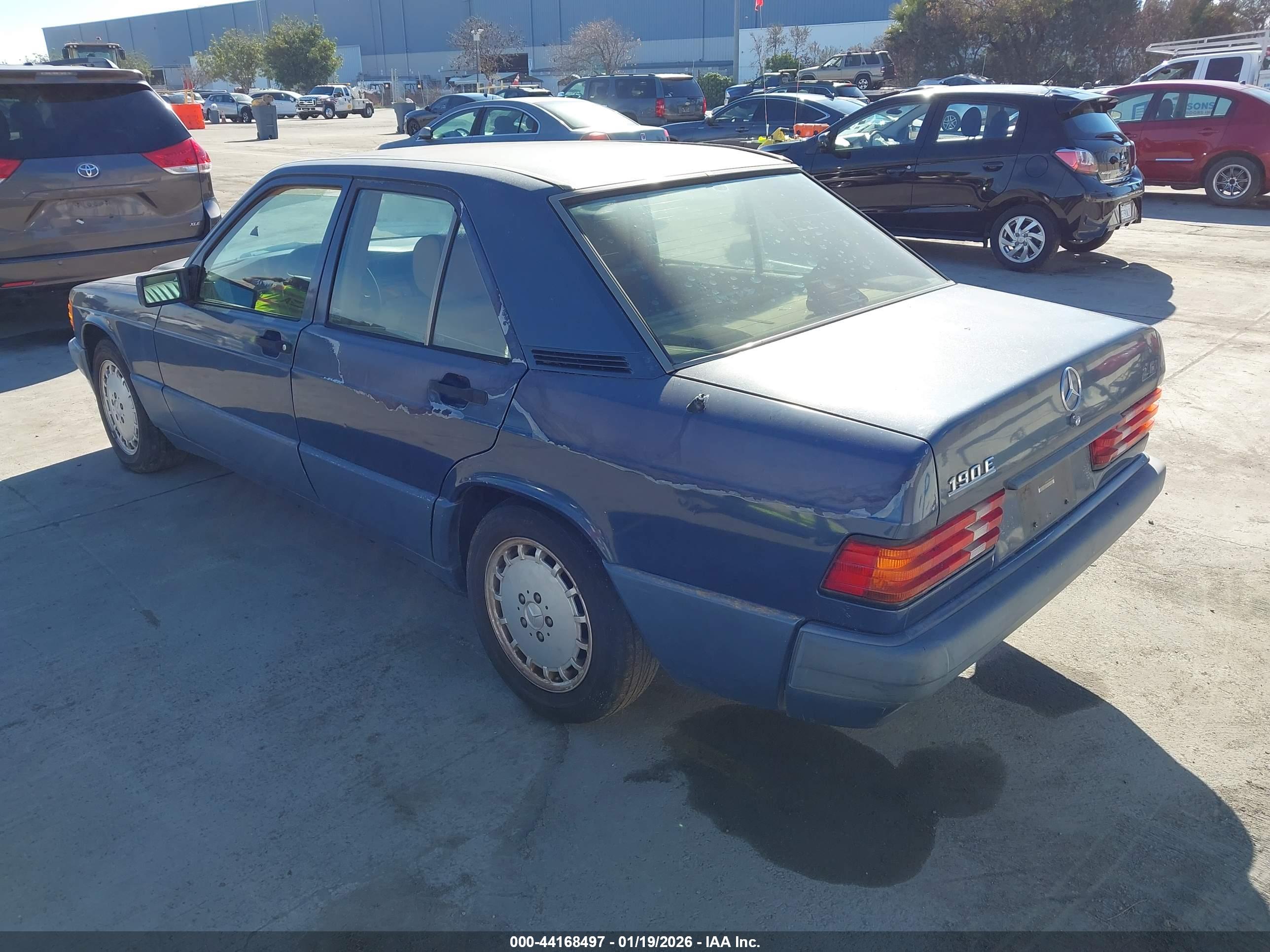 MERCEDES-BENZ 190 image 3