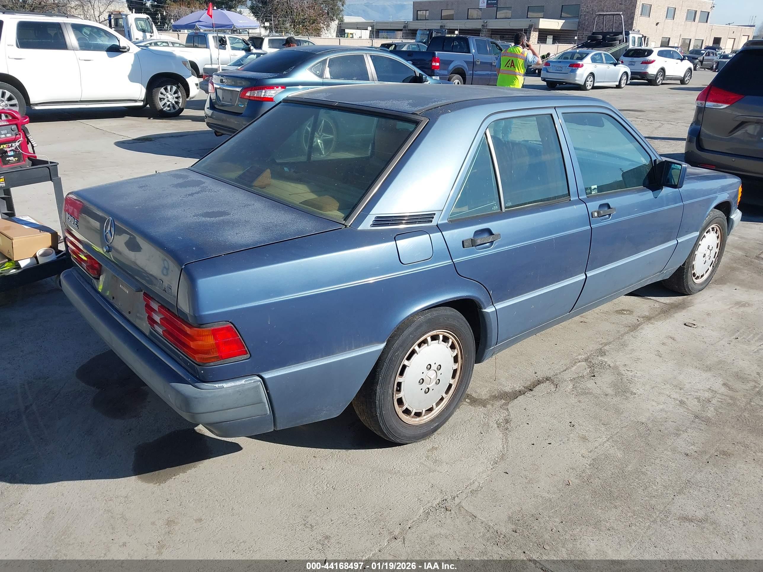 MERCEDES-BENZ 190 image 4