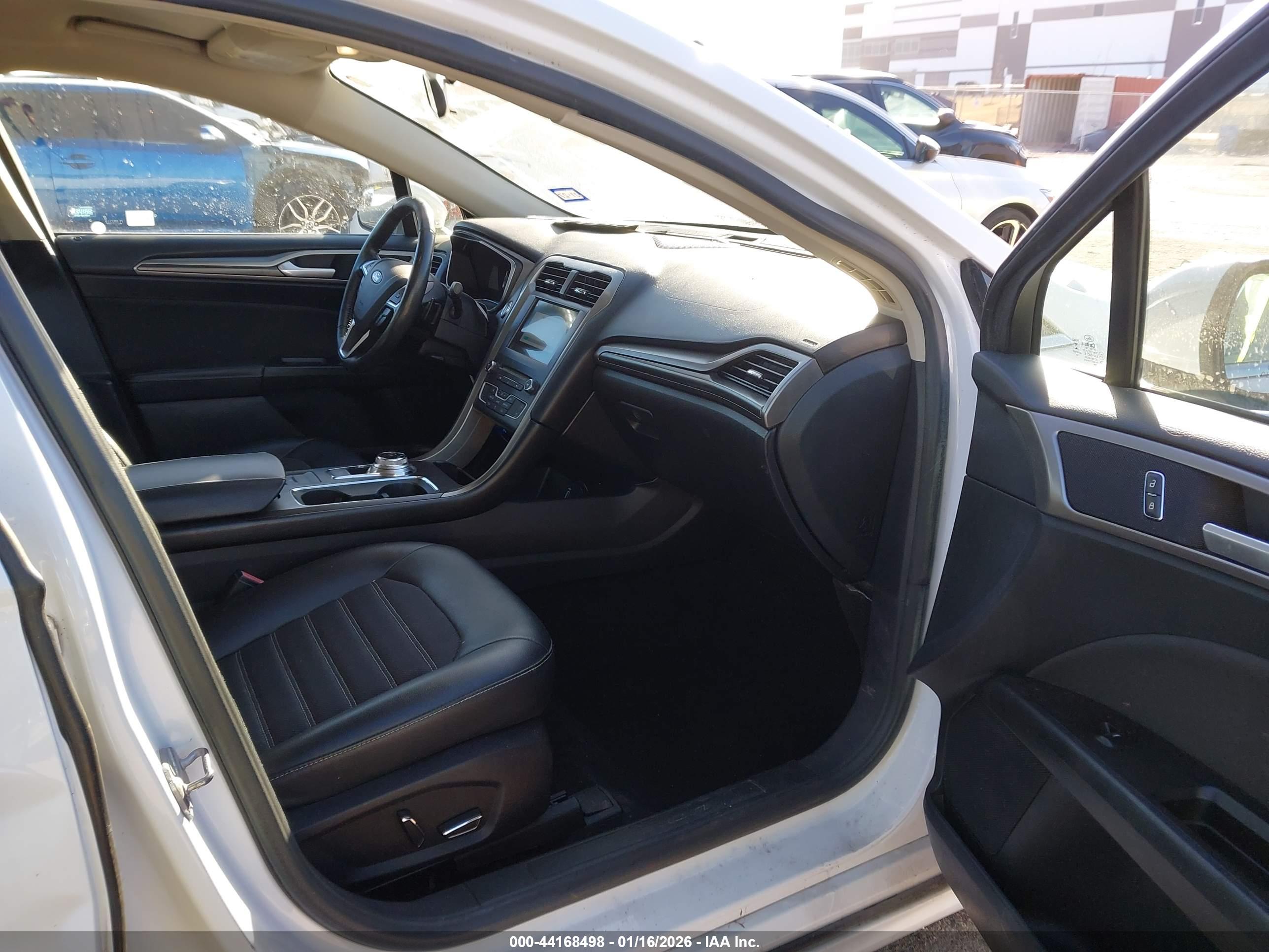 FORD FUSION image 5