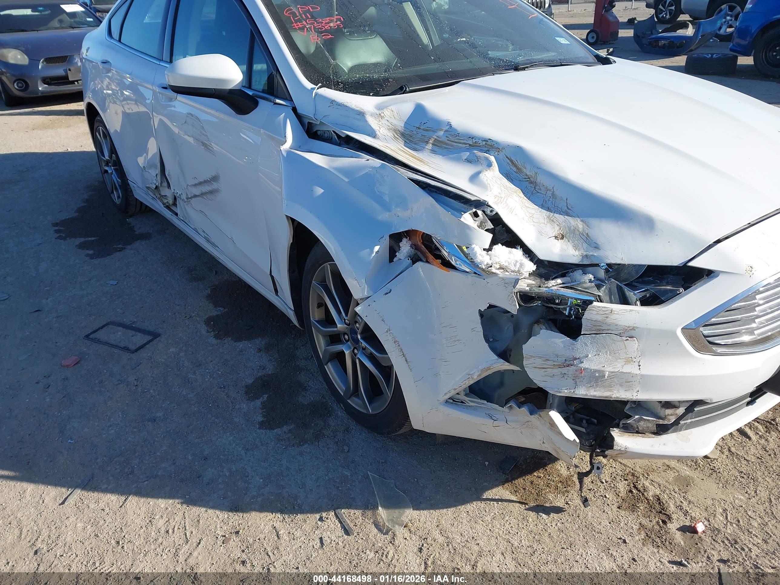 FORD FUSION image 6