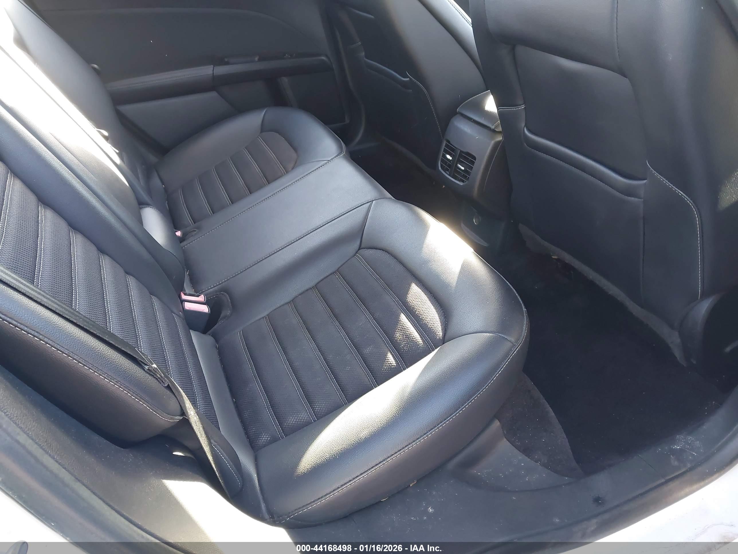 FORD FUSION image 8