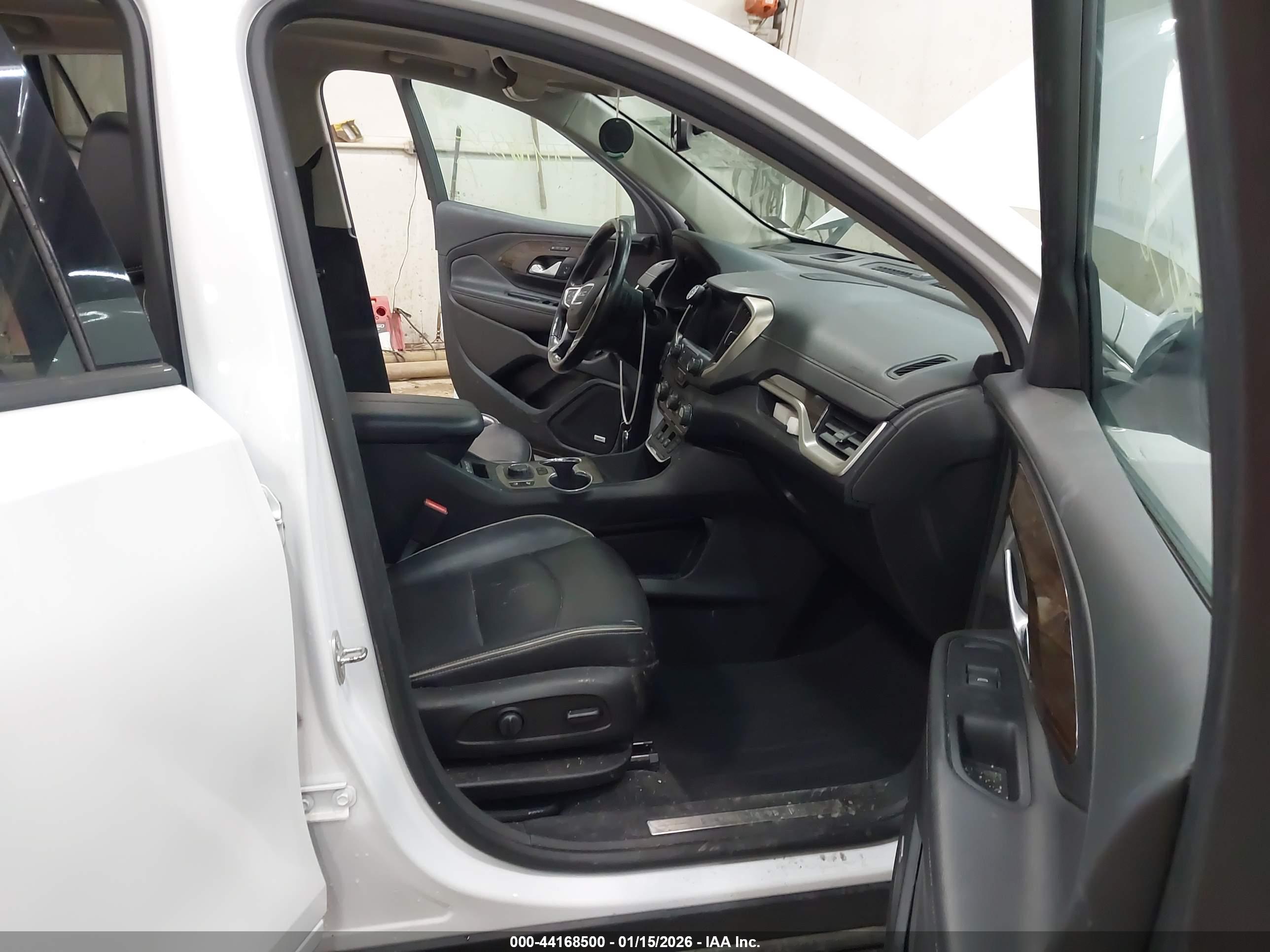 GMC TERRAIN image 5