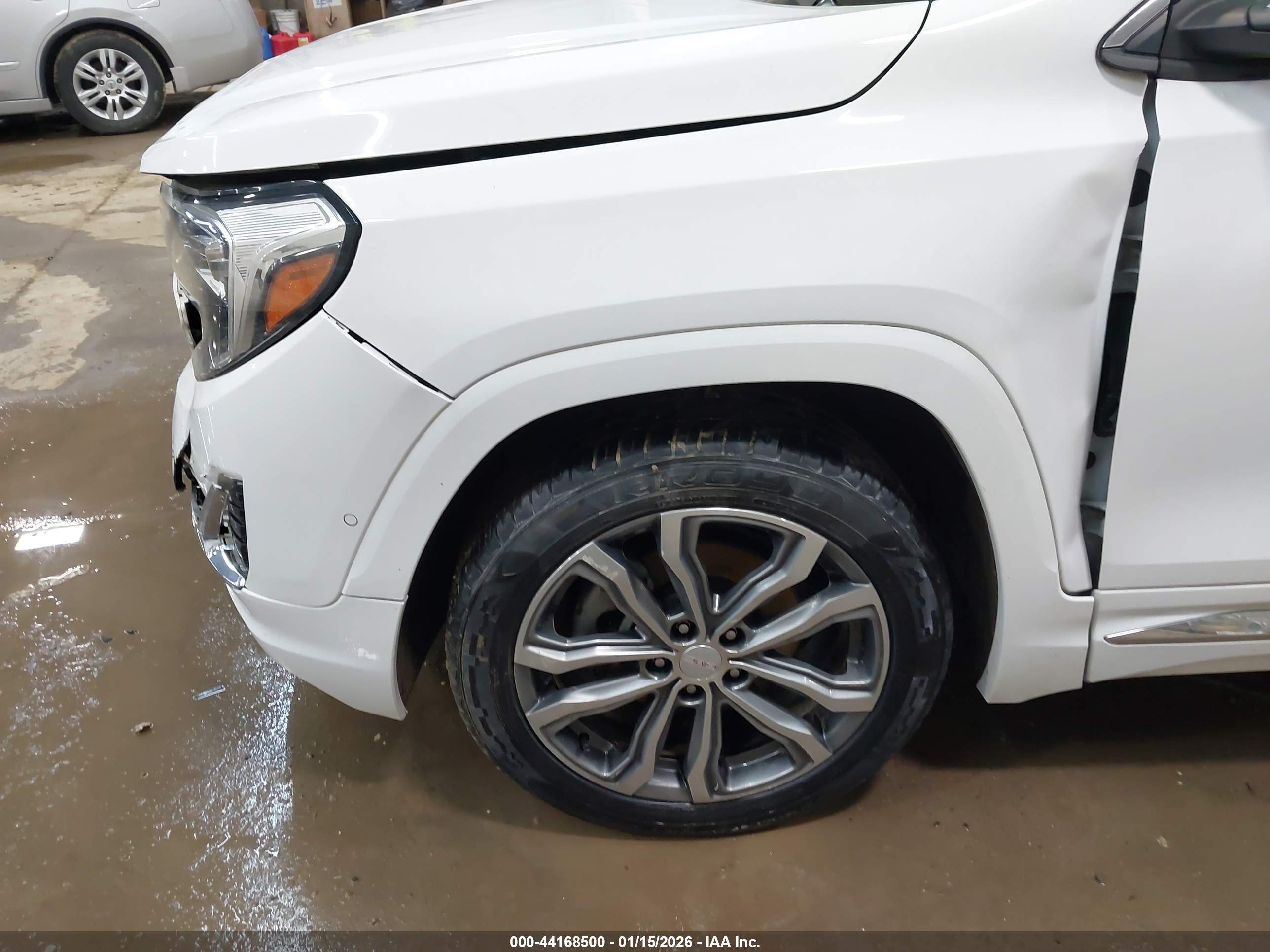 GMC TERRAIN image 6