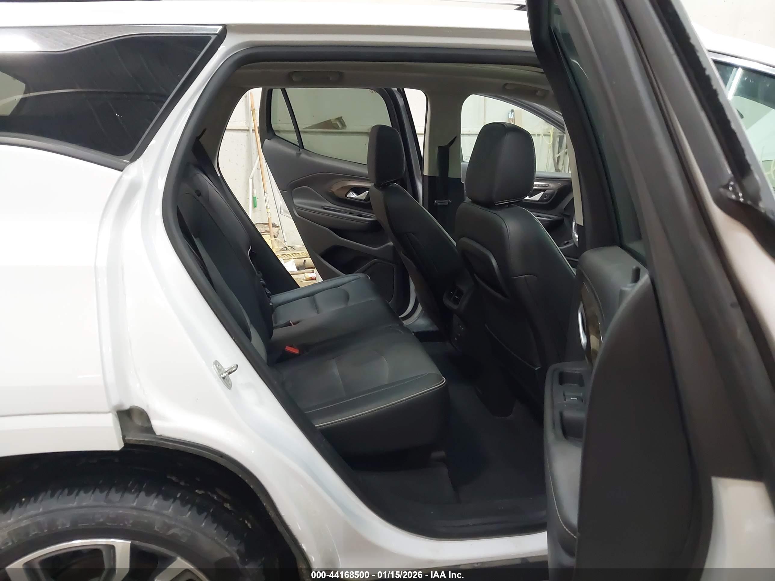 GMC TERRAIN image 8