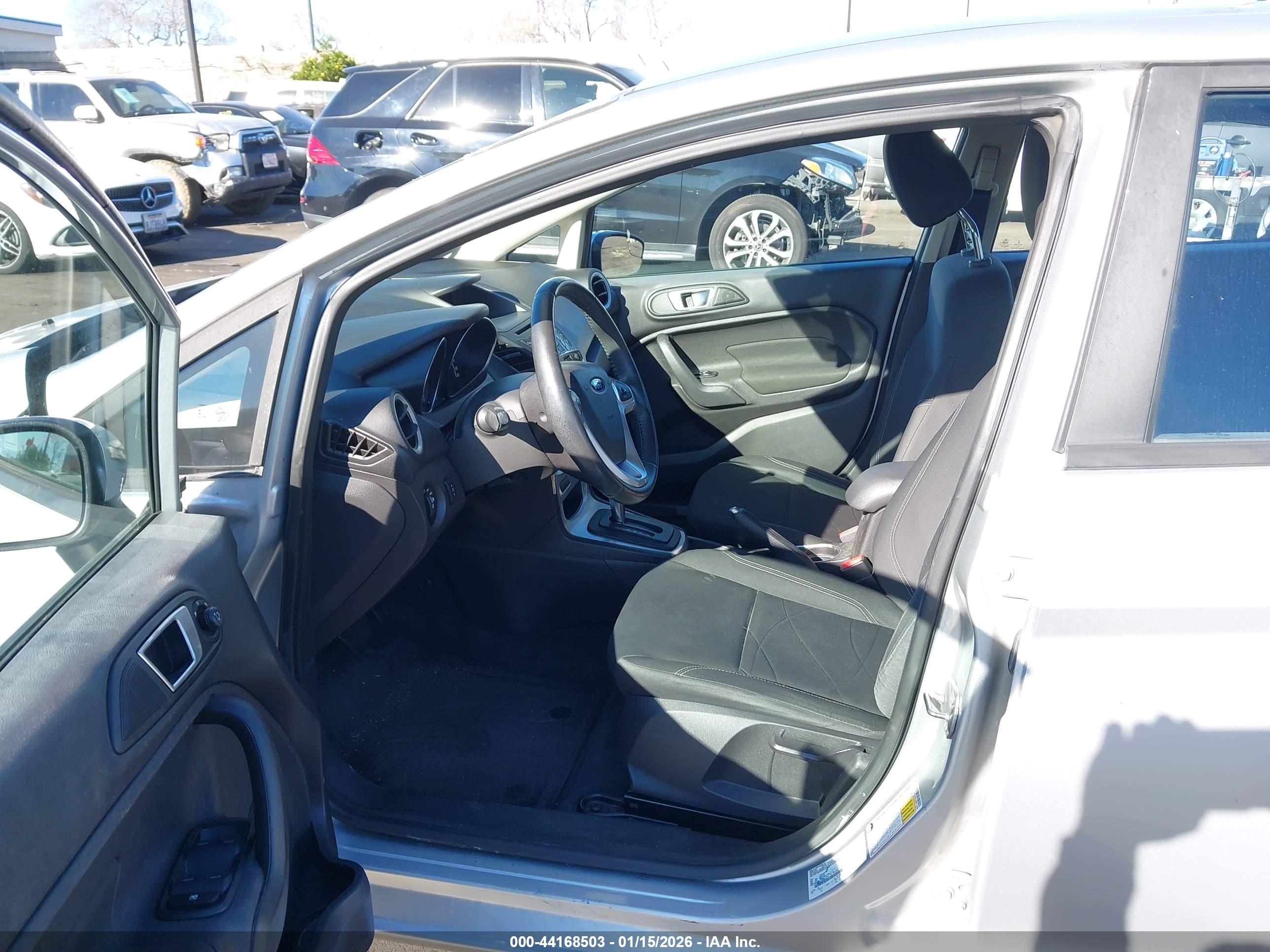 FORD FIESTA image 5