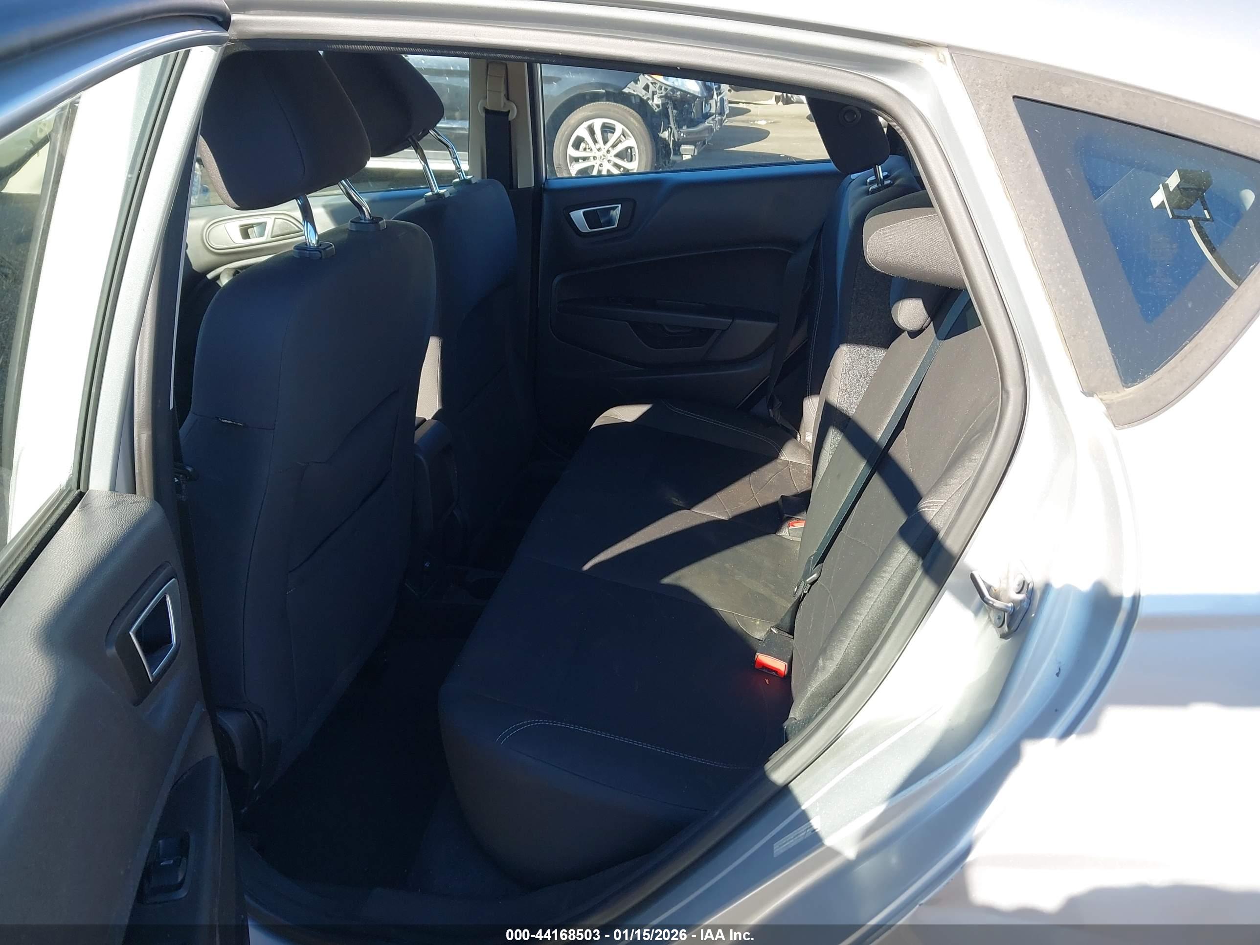 FORD FIESTA image 8