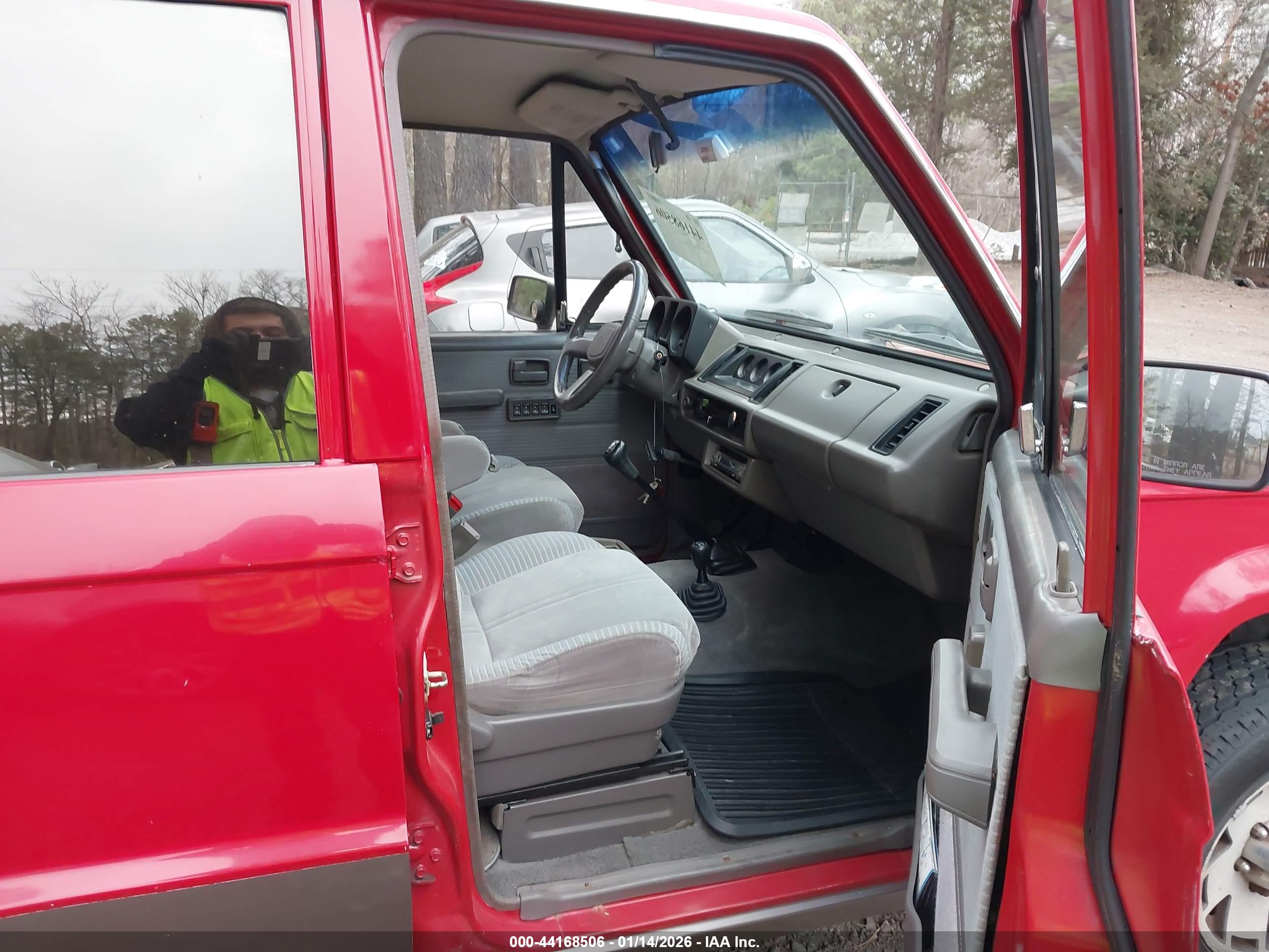 ISUZU TROOPER image 5