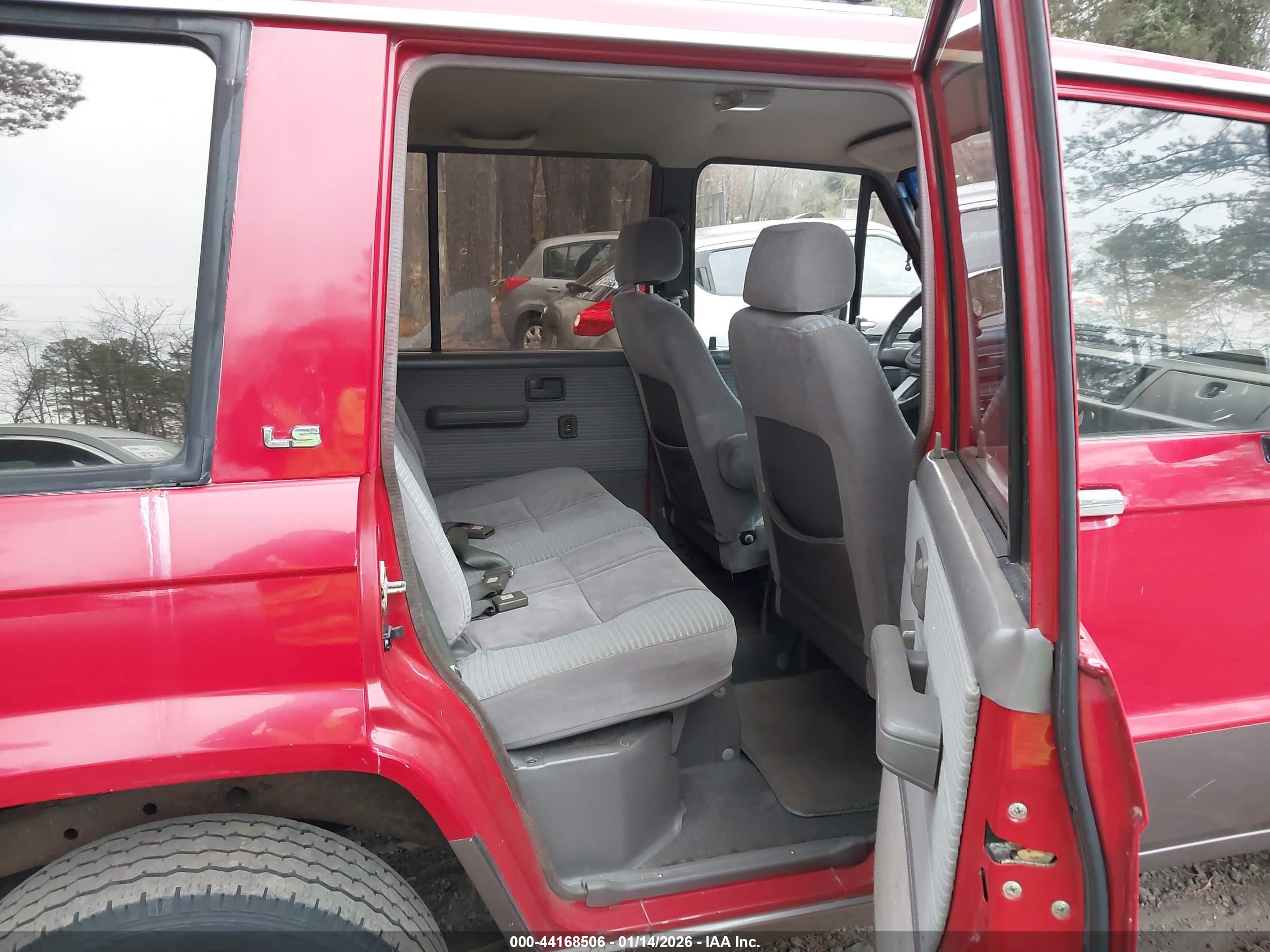 ISUZU TROOPER image 8