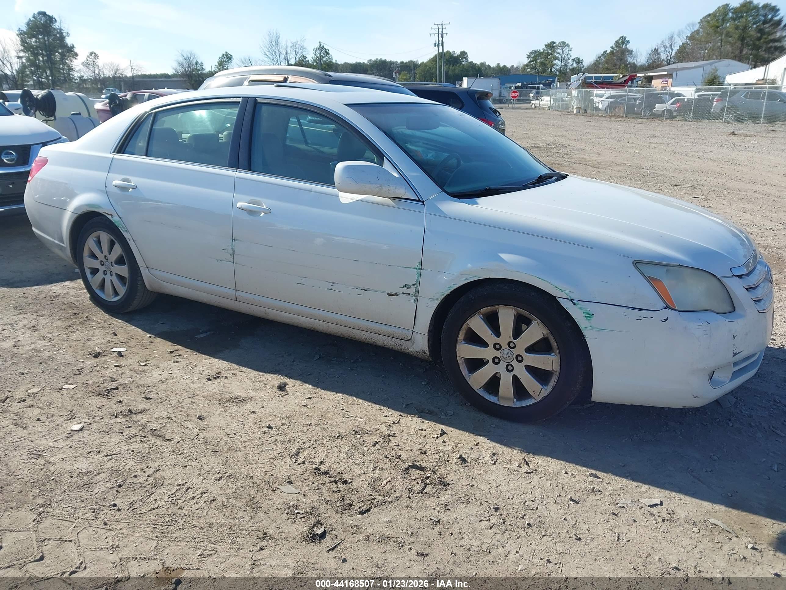 TOYOTA AVALON image 6