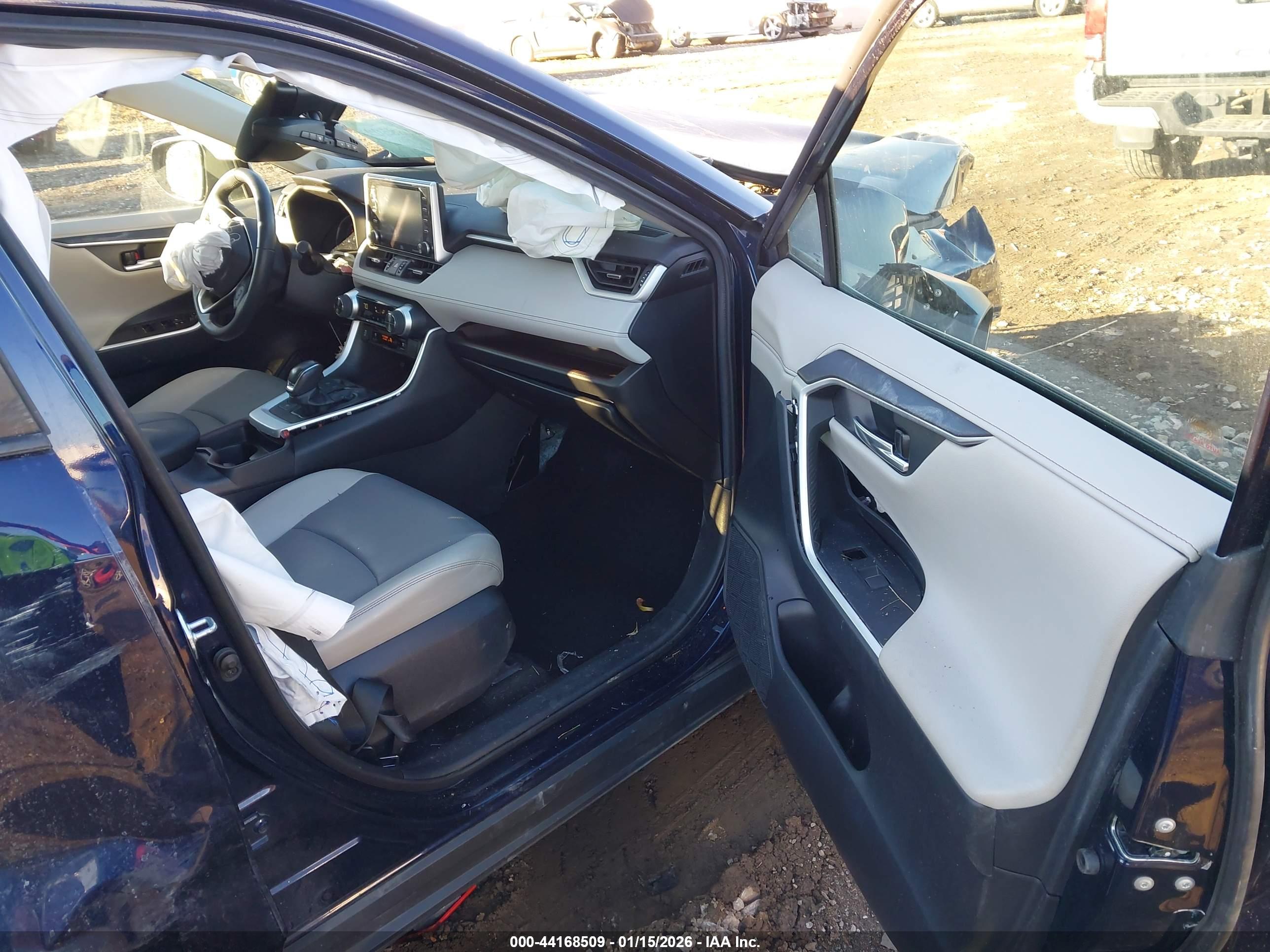 TOYOTA RAV4 image 5