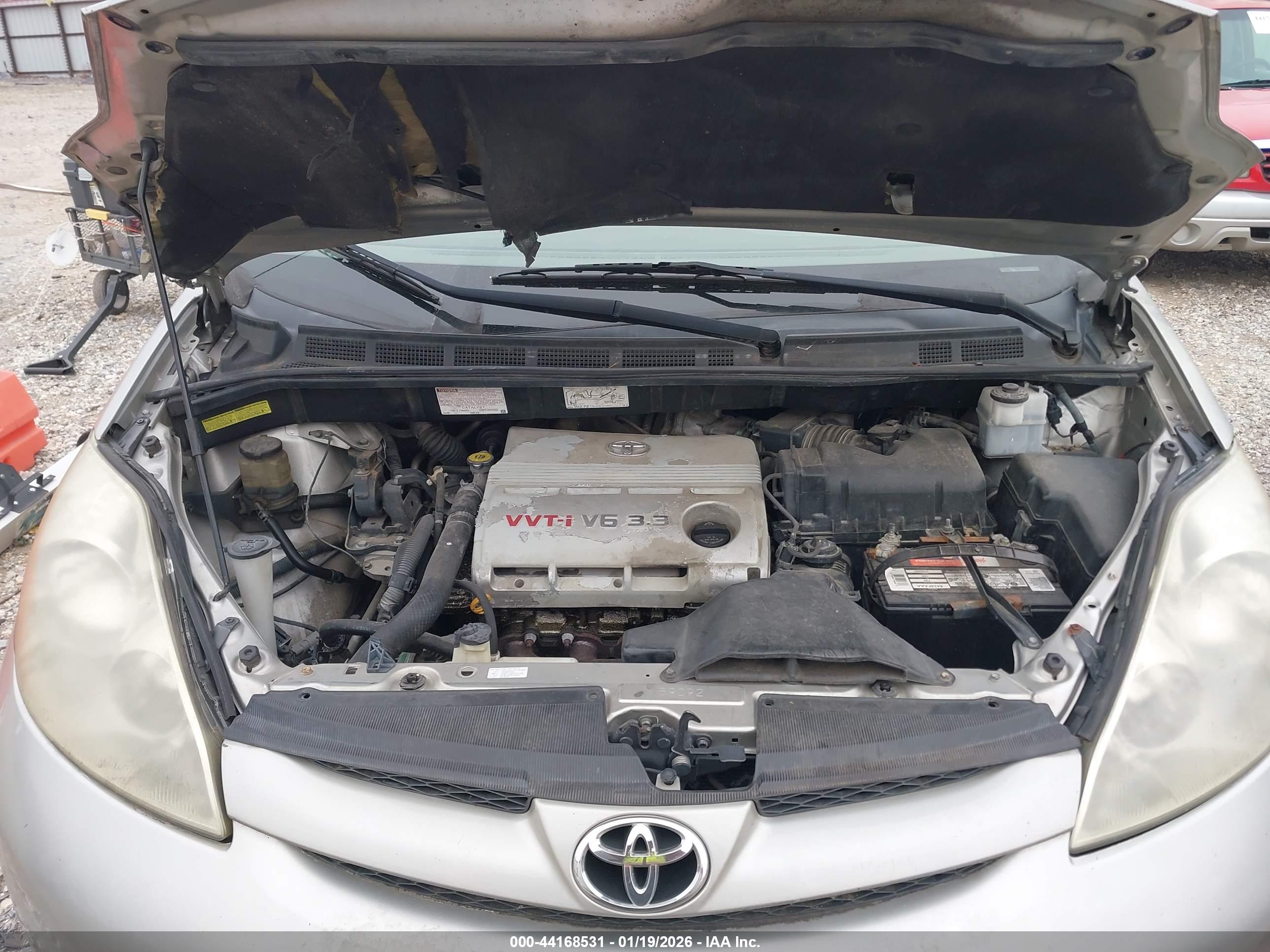 TOYOTA SIENNA image 10