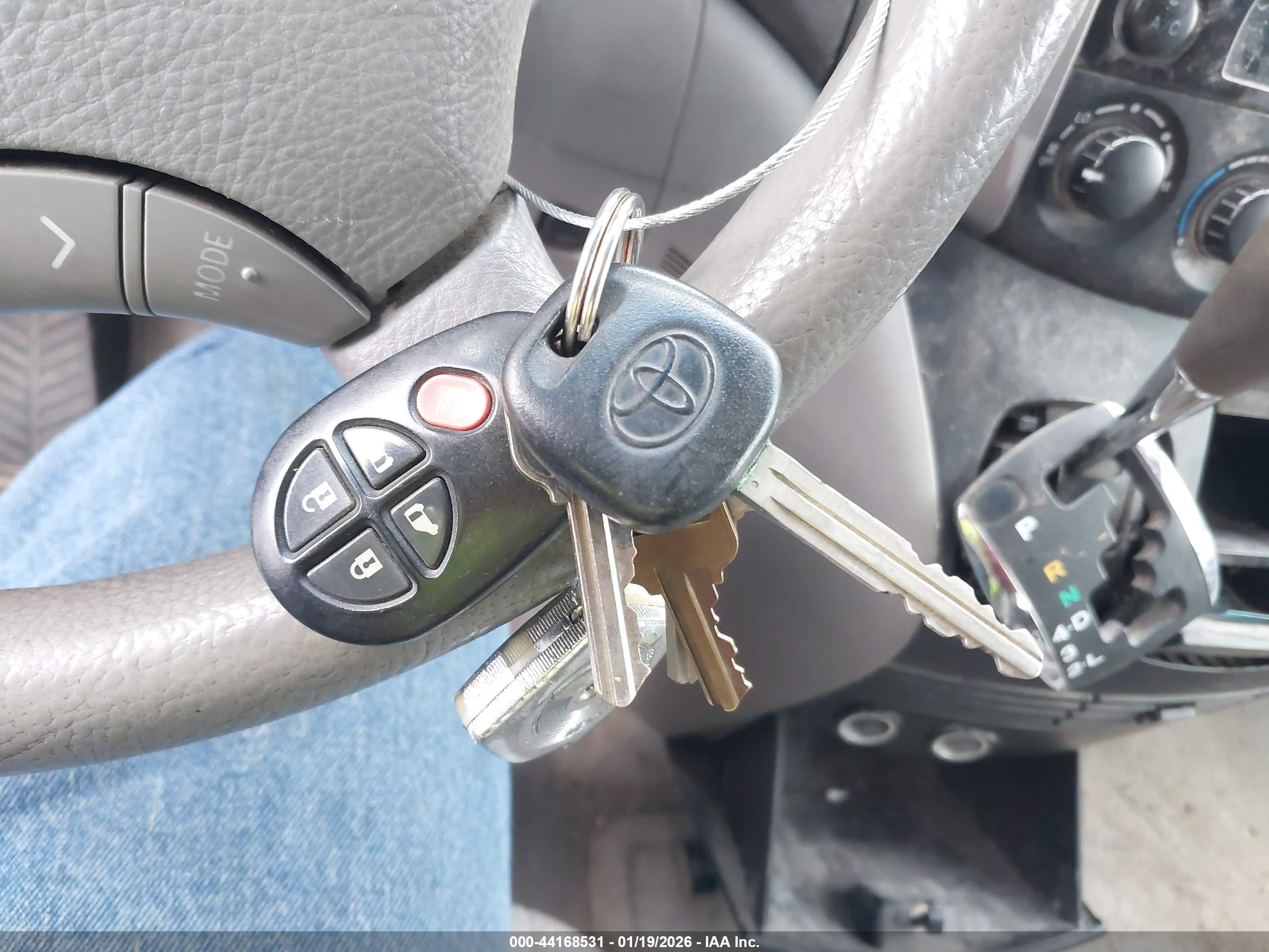 TOYOTA SIENNA image 11