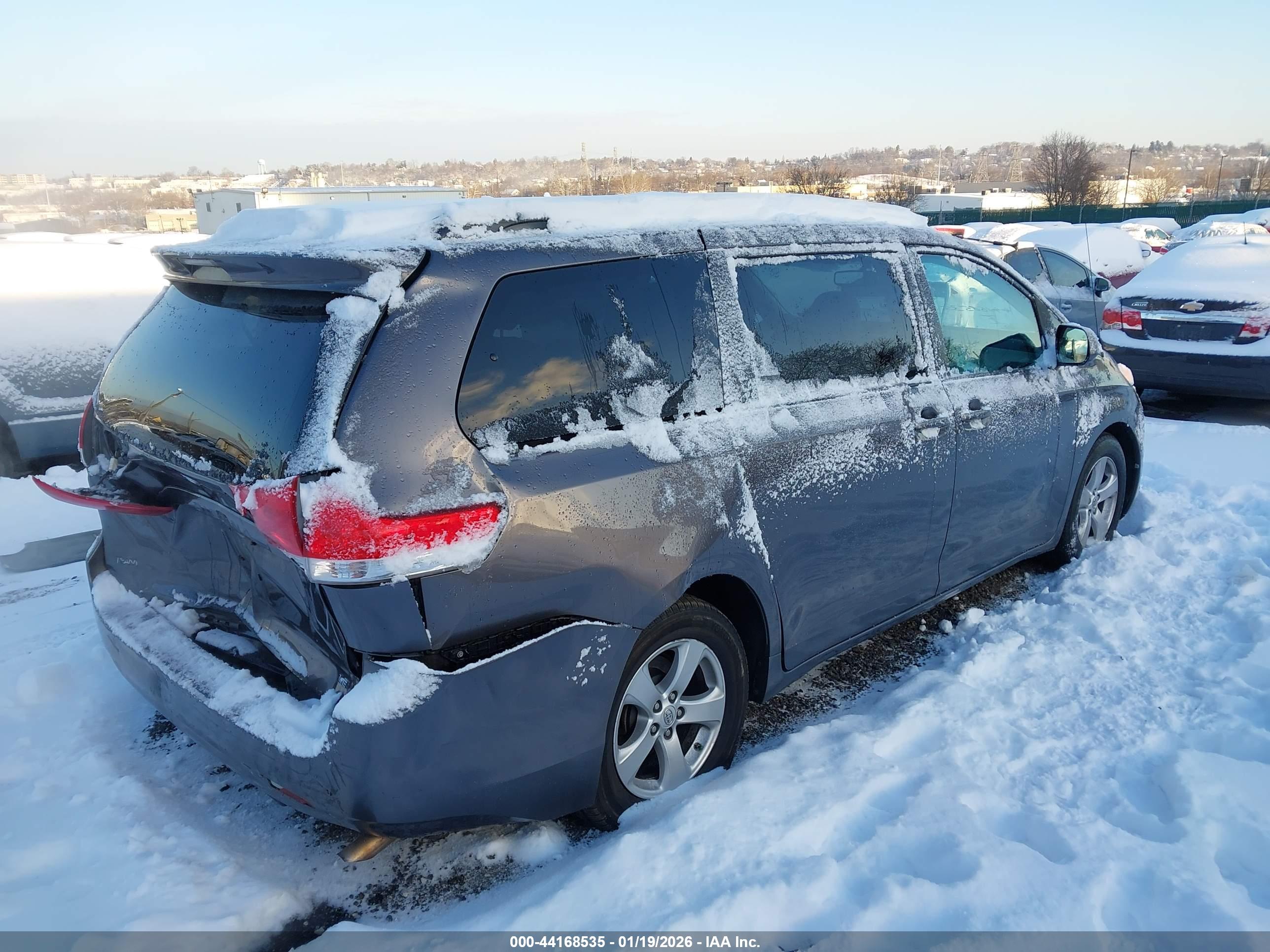 TOYOTA SIENNA image 4