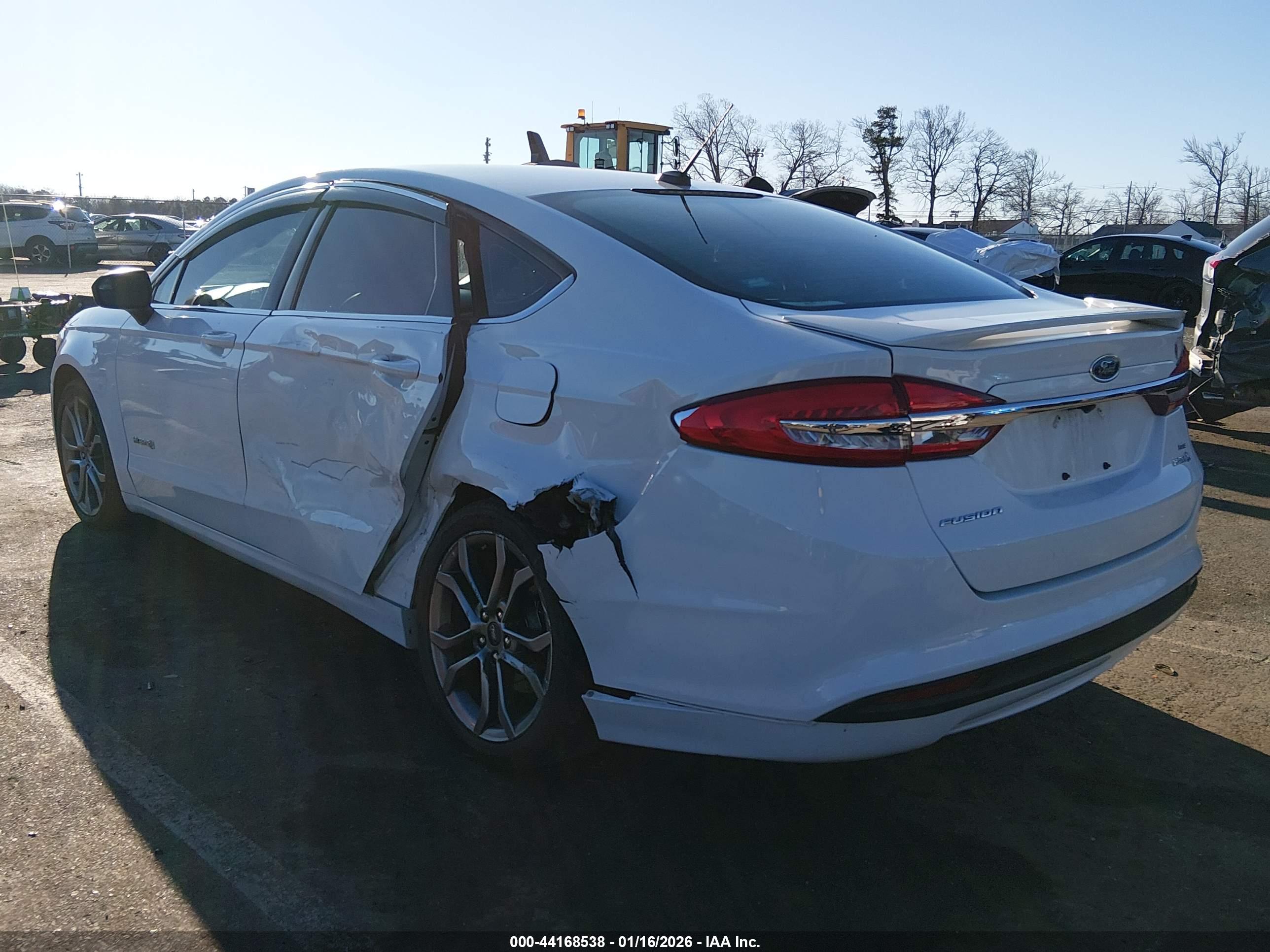 FORD FUSION image 3