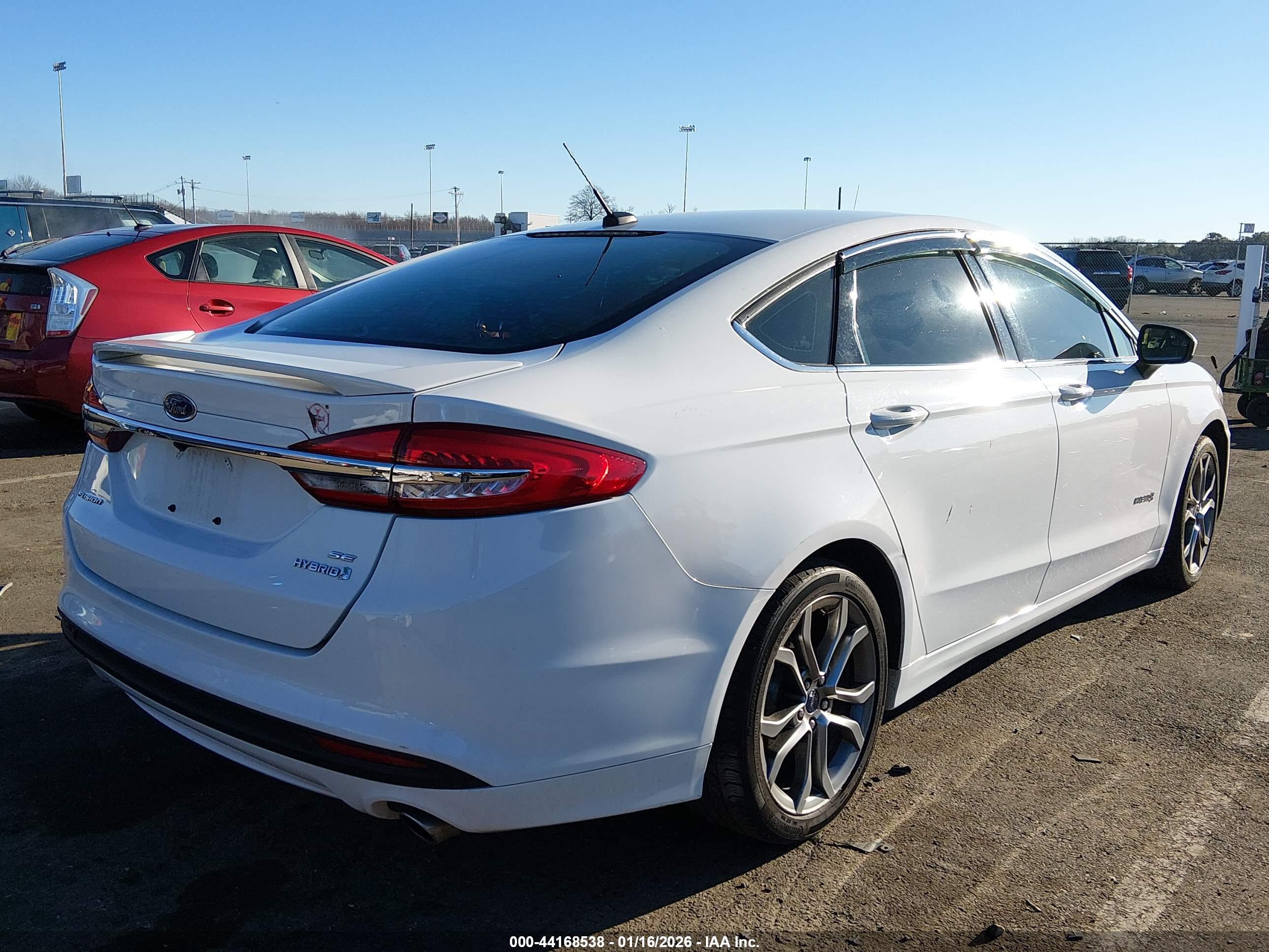 FORD FUSION image 4