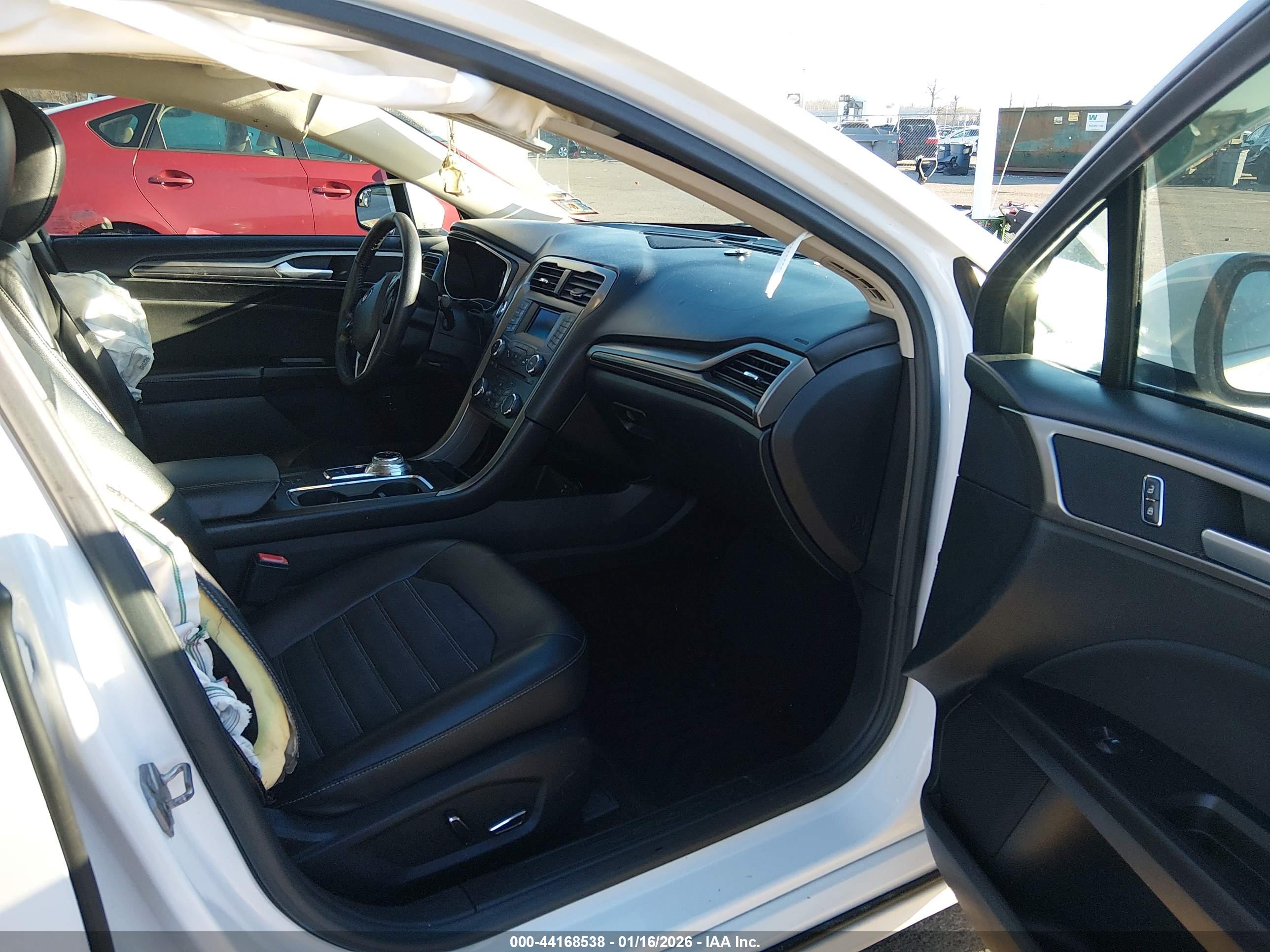 FORD FUSION image 5