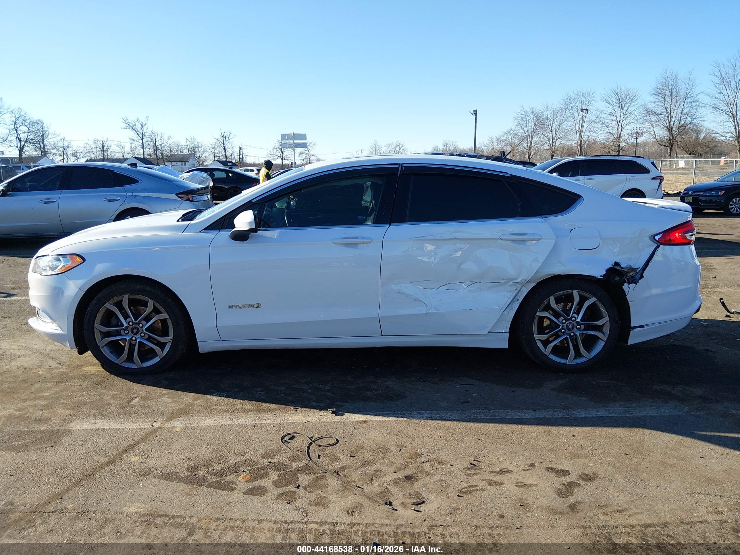 FORD FUSION image 6