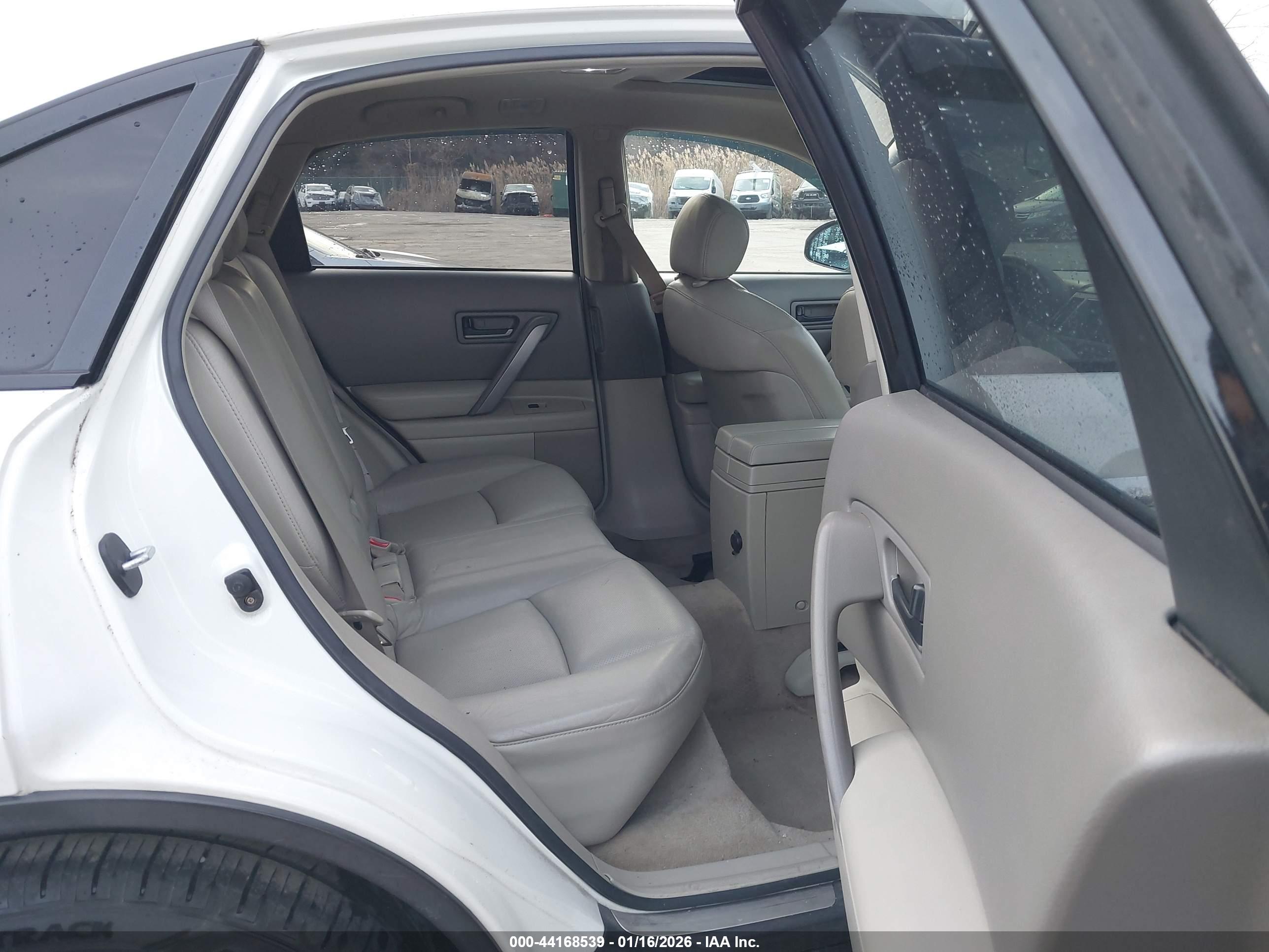 INFINITI FX35 image 8