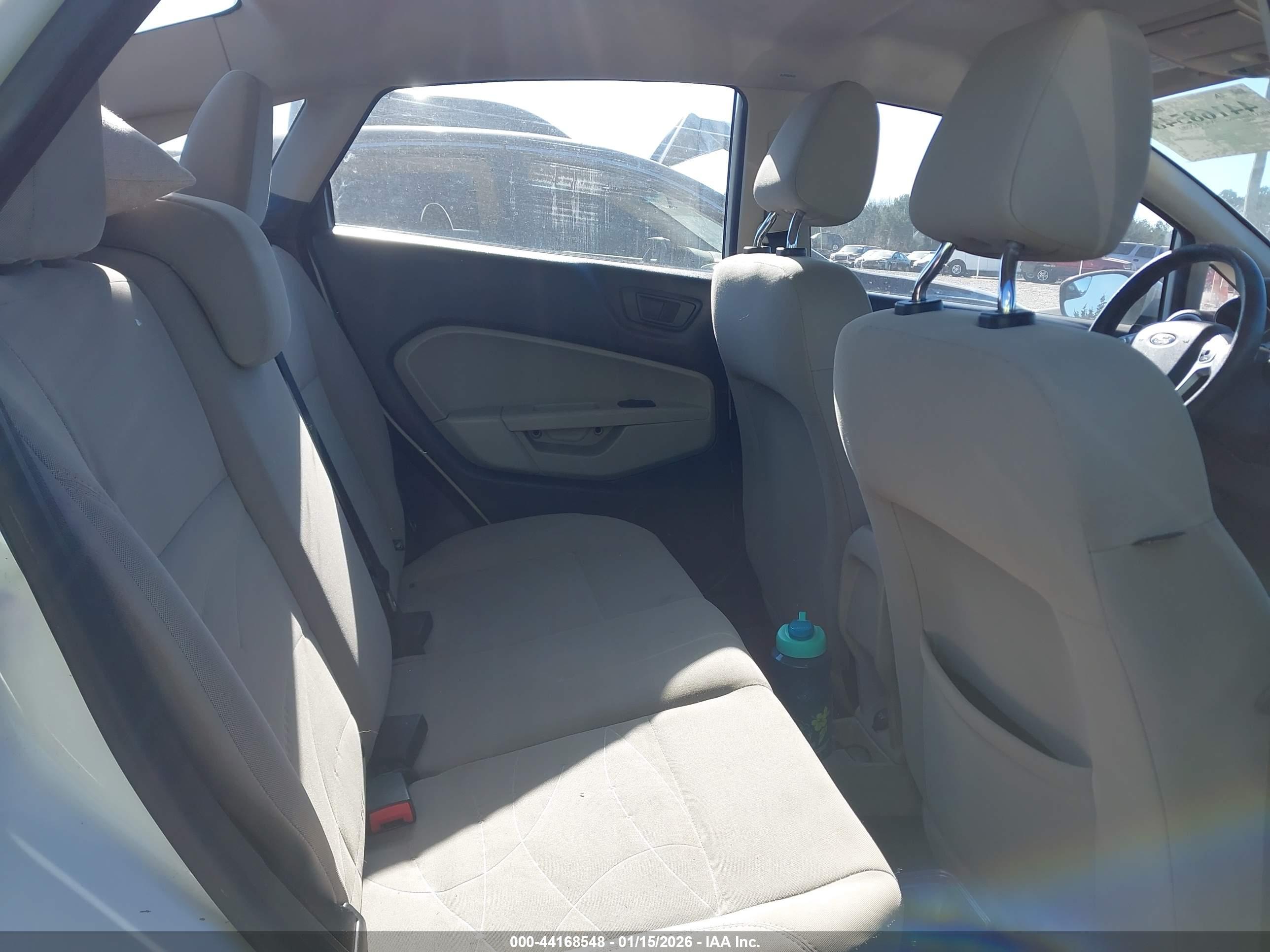 FORD FIESTA image 8