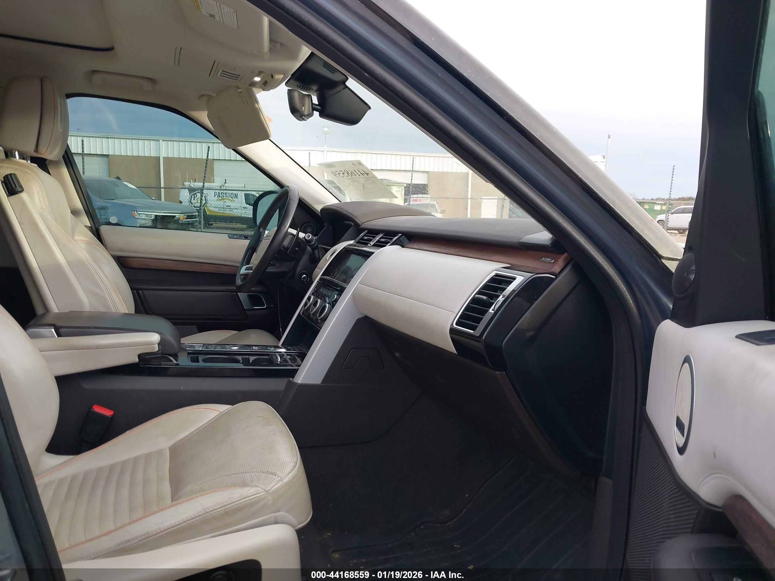 LAND ROVER image 5