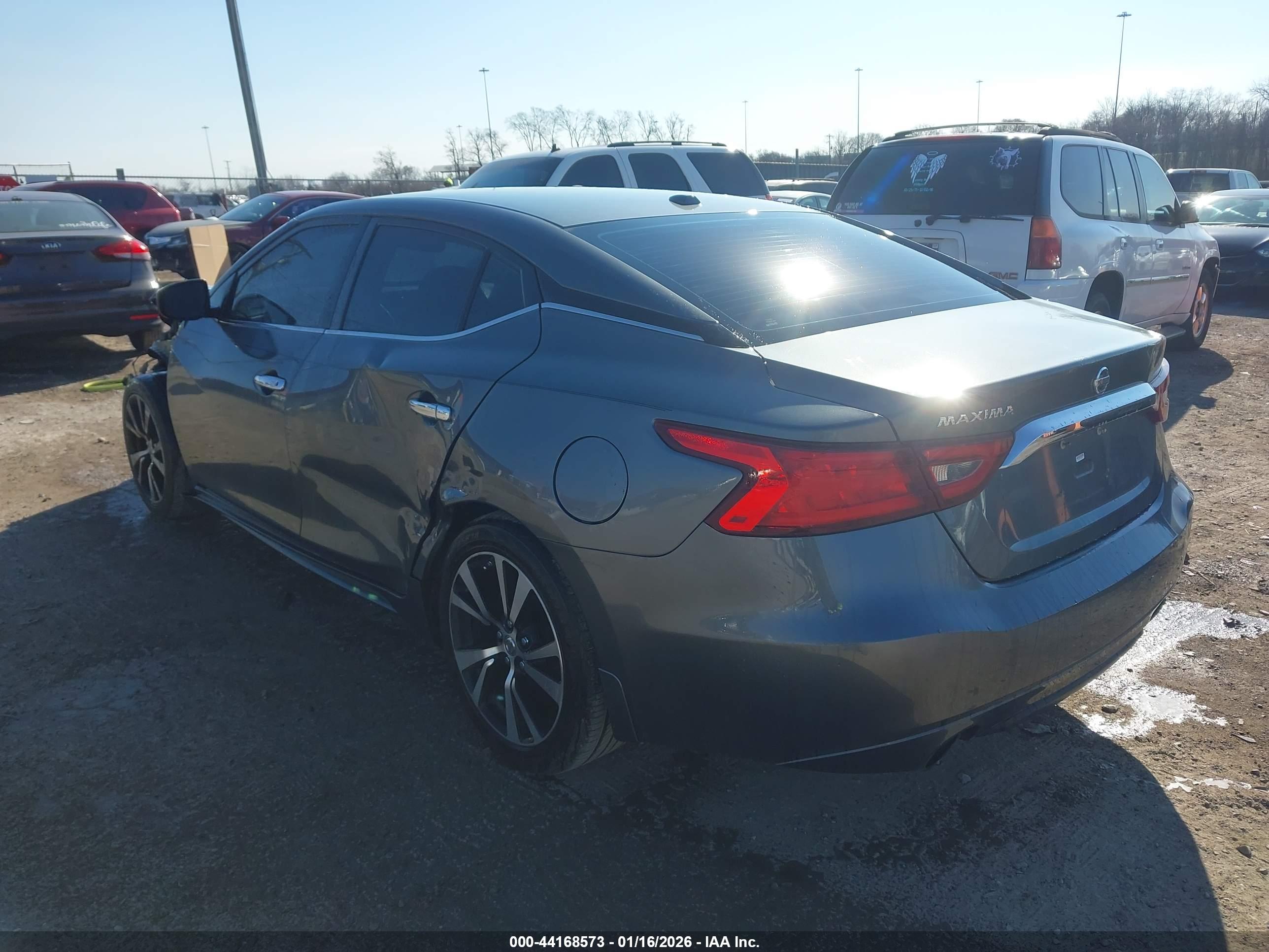 NISSAN MAXIMA image 3