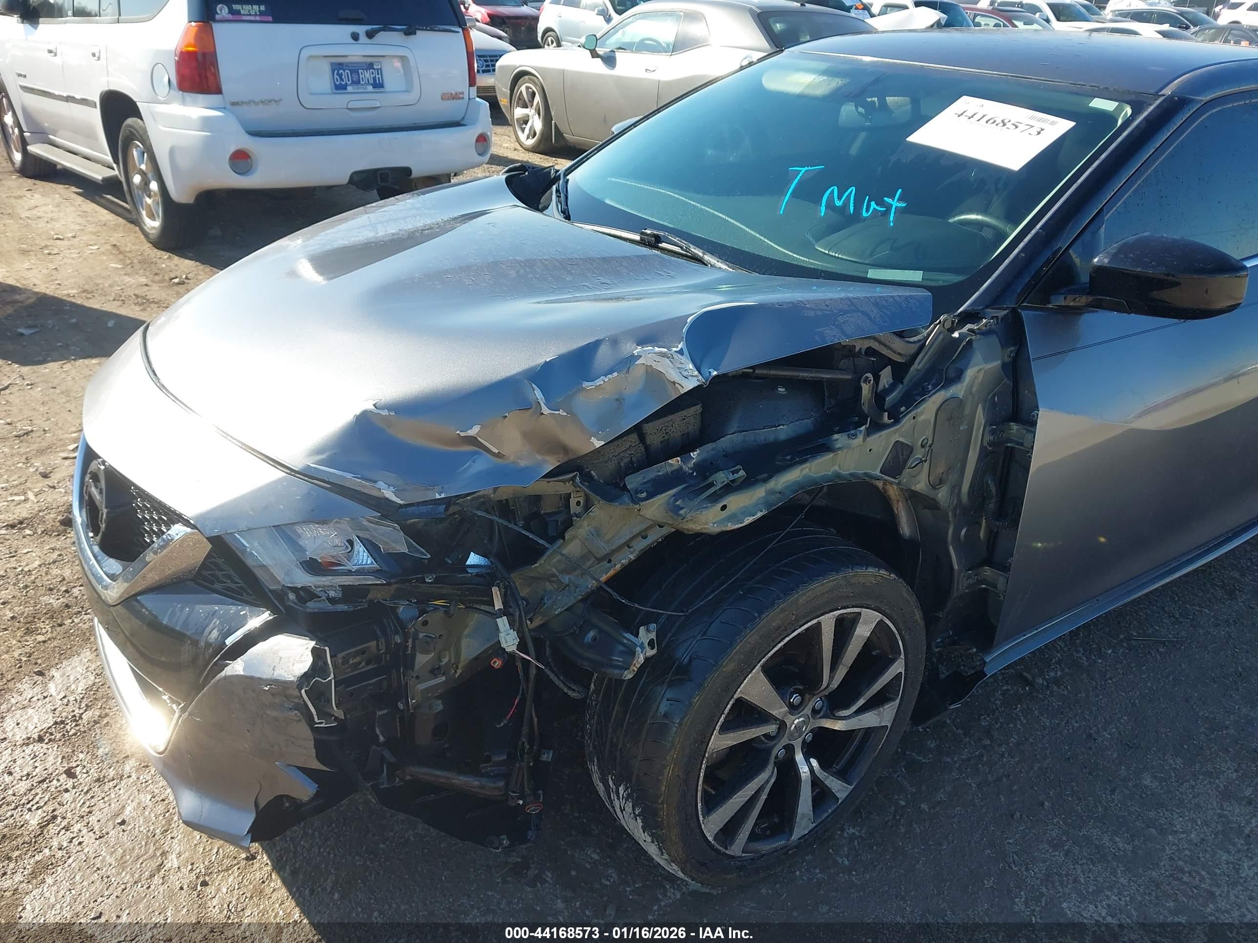 NISSAN MAXIMA image 6