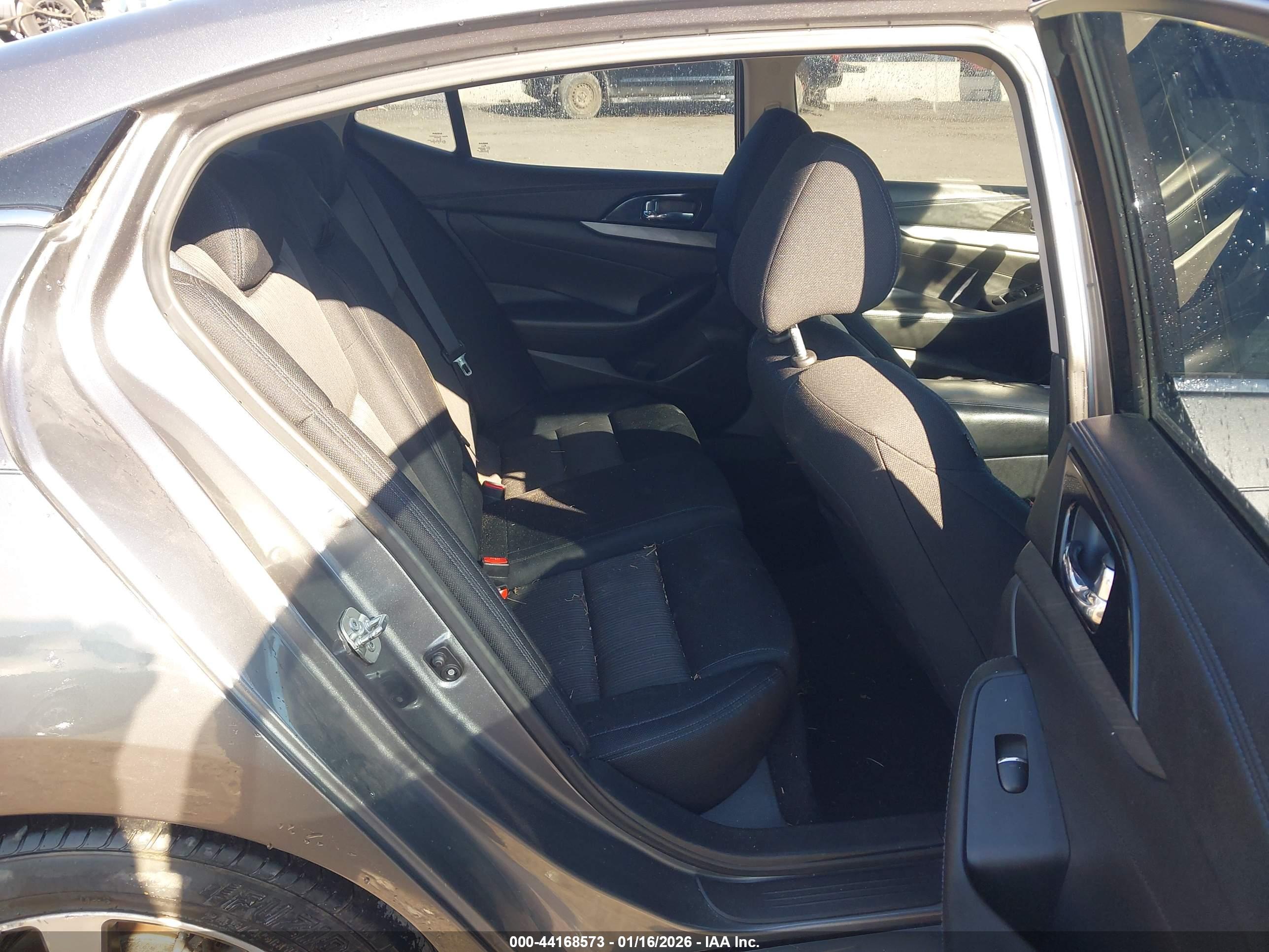 NISSAN MAXIMA image 8