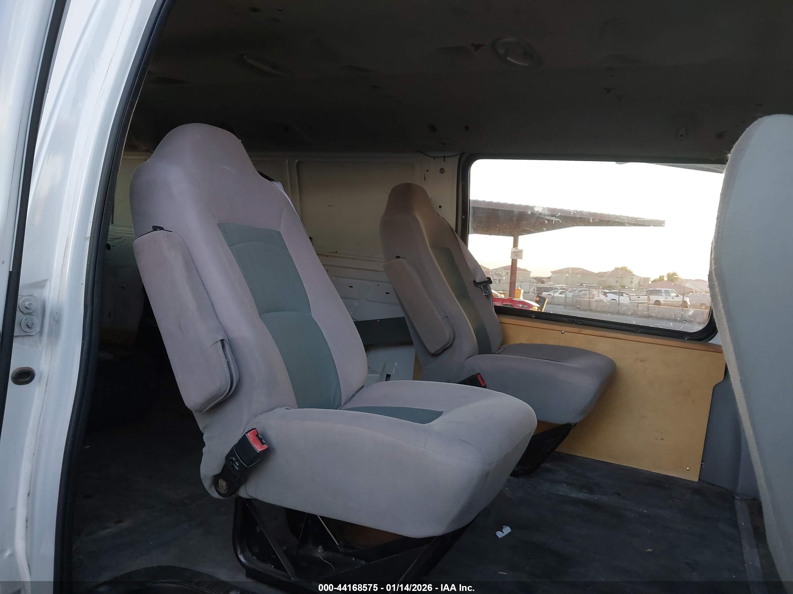 FORD E-350 image 8