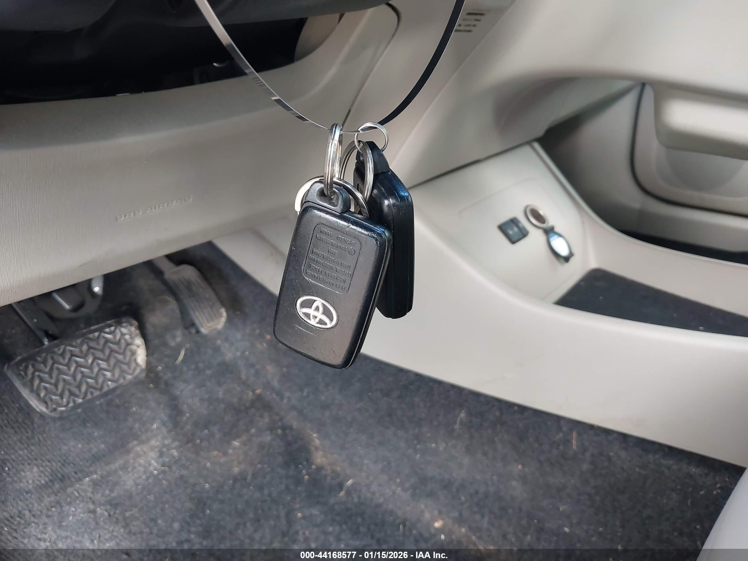 TOYOTA PRIUS image 11