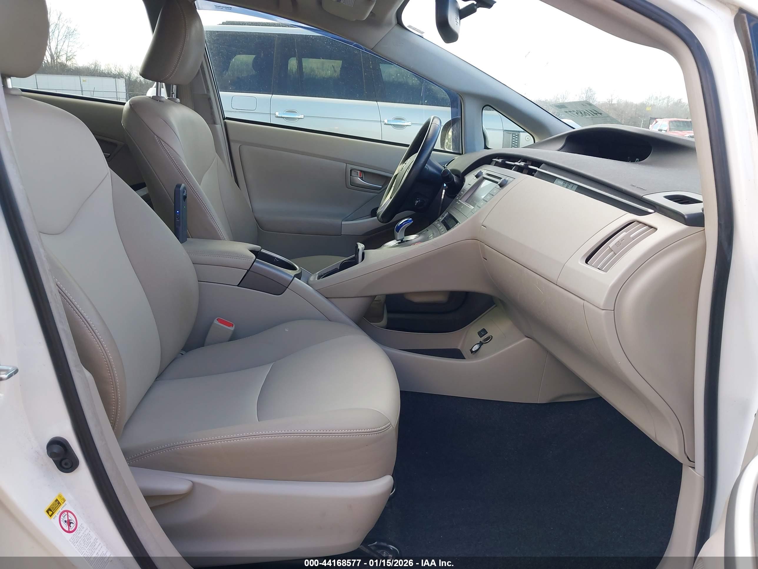 TOYOTA PRIUS image 5