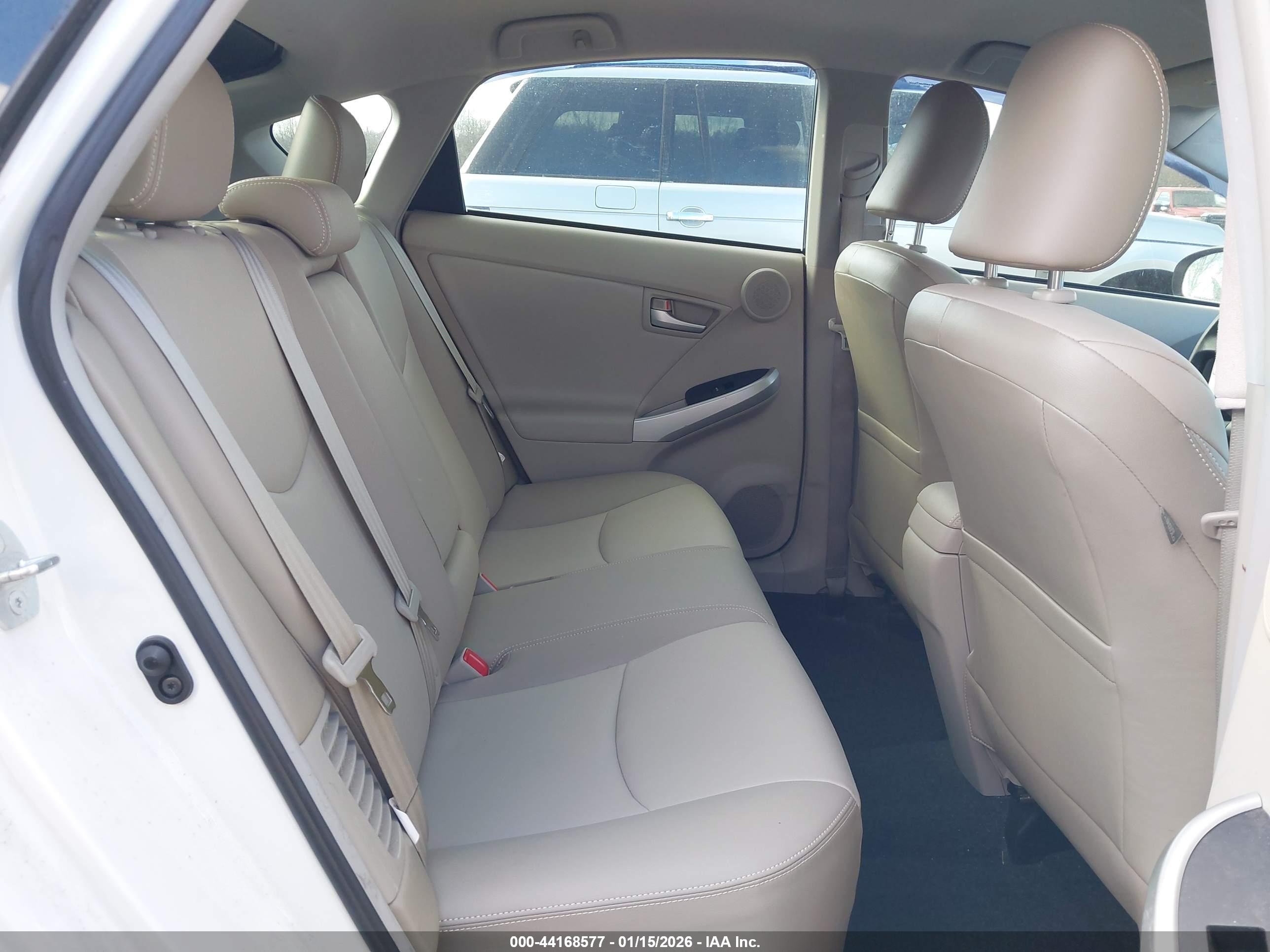 TOYOTA PRIUS image 8