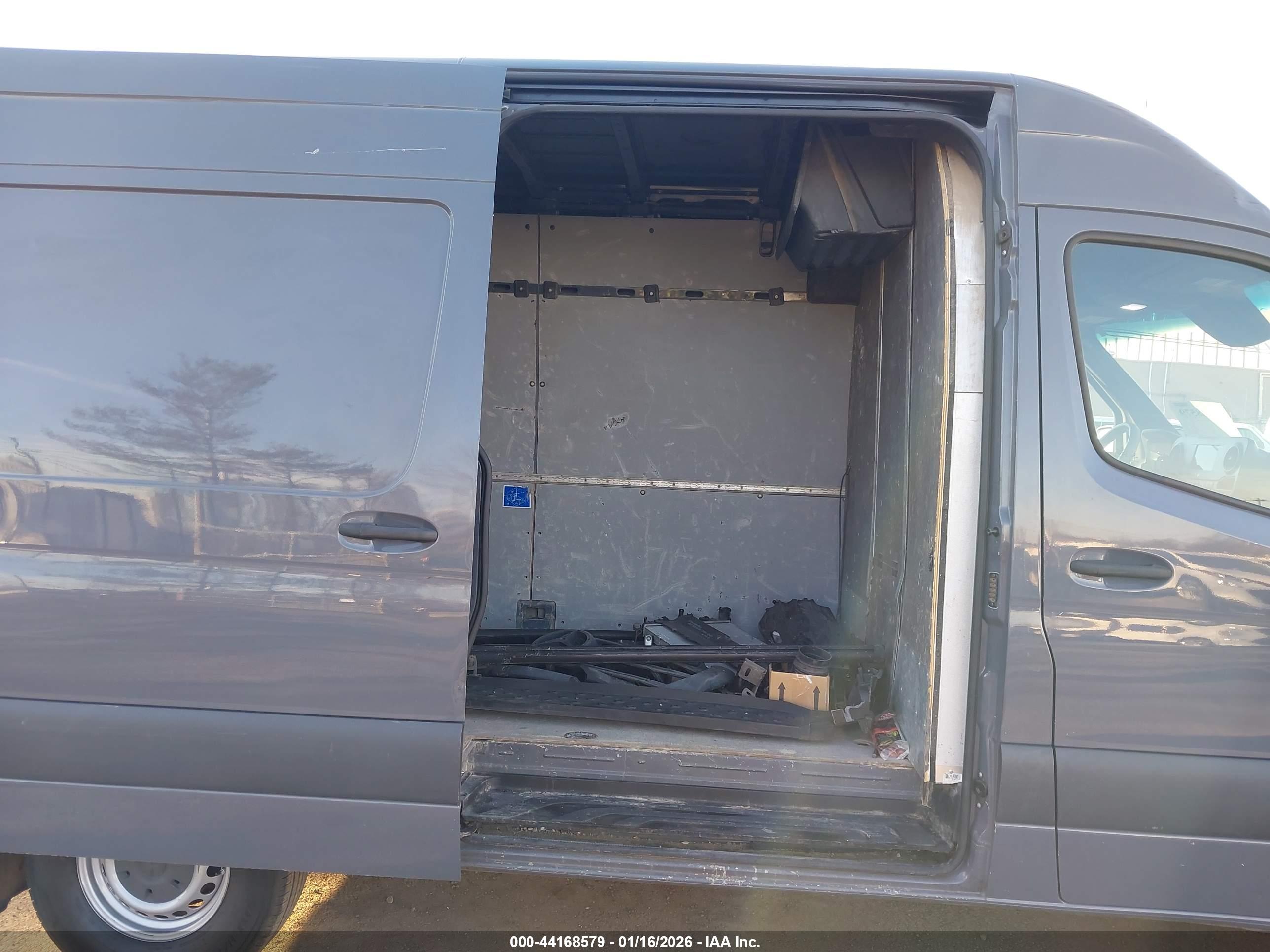 MERCEDES-BENZ SPRINTER image 8