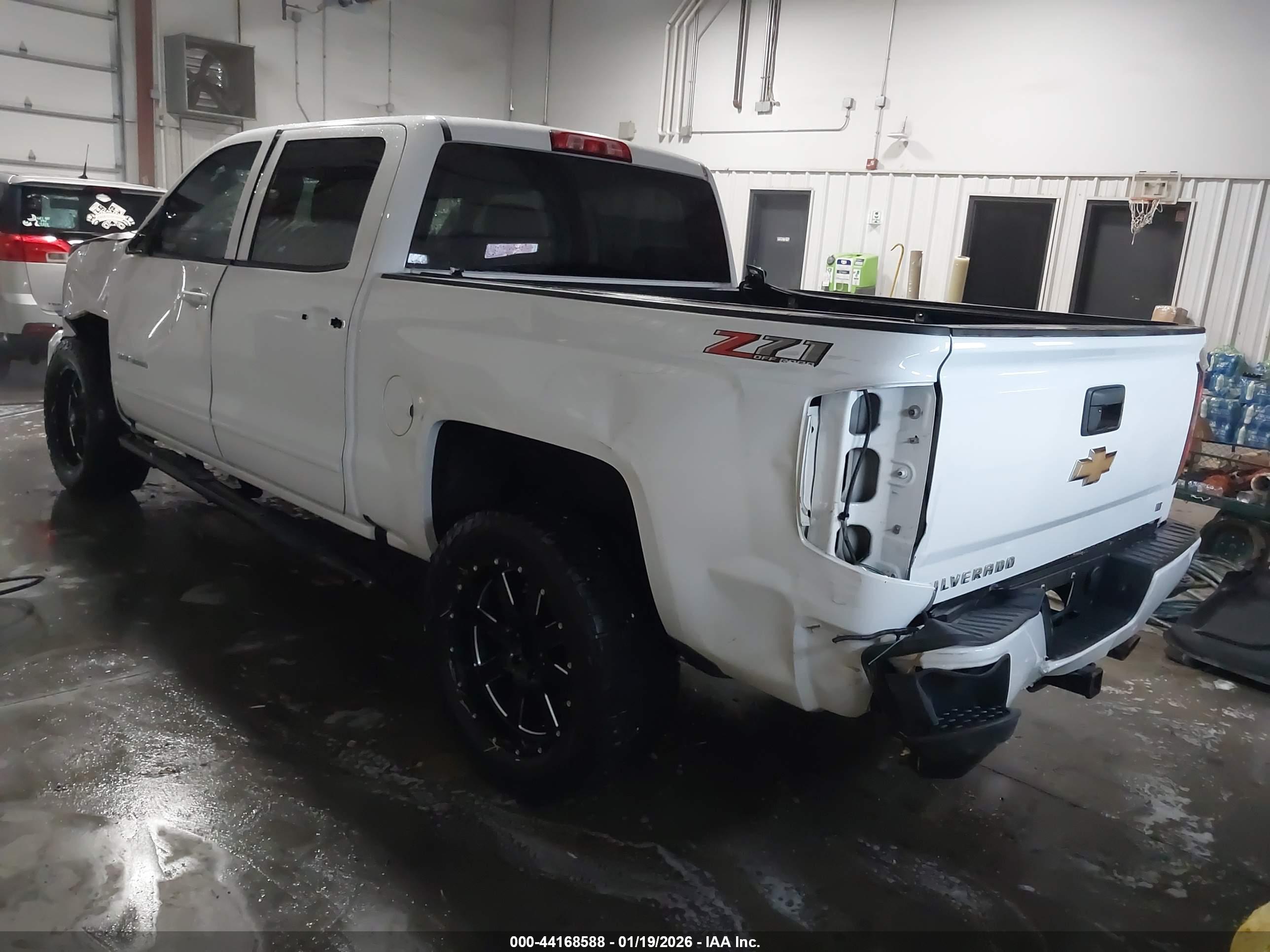 CHEVROLET SILVERADO image 3