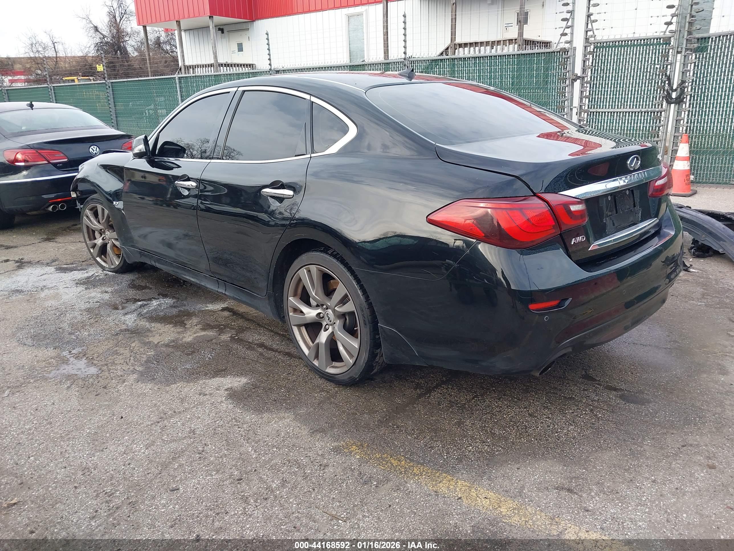 INFINITI Q70 image 3