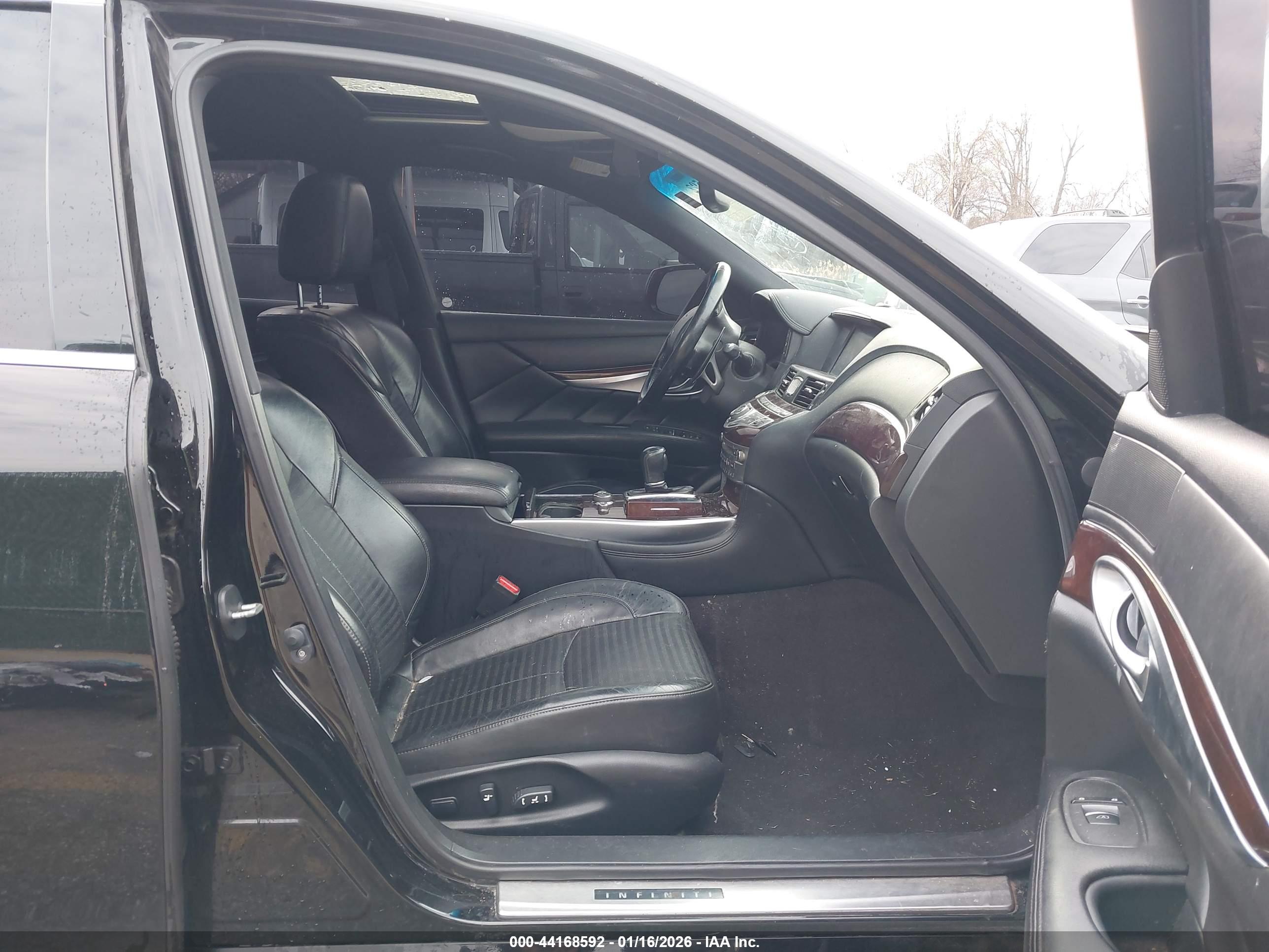 INFINITI Q70 image 5